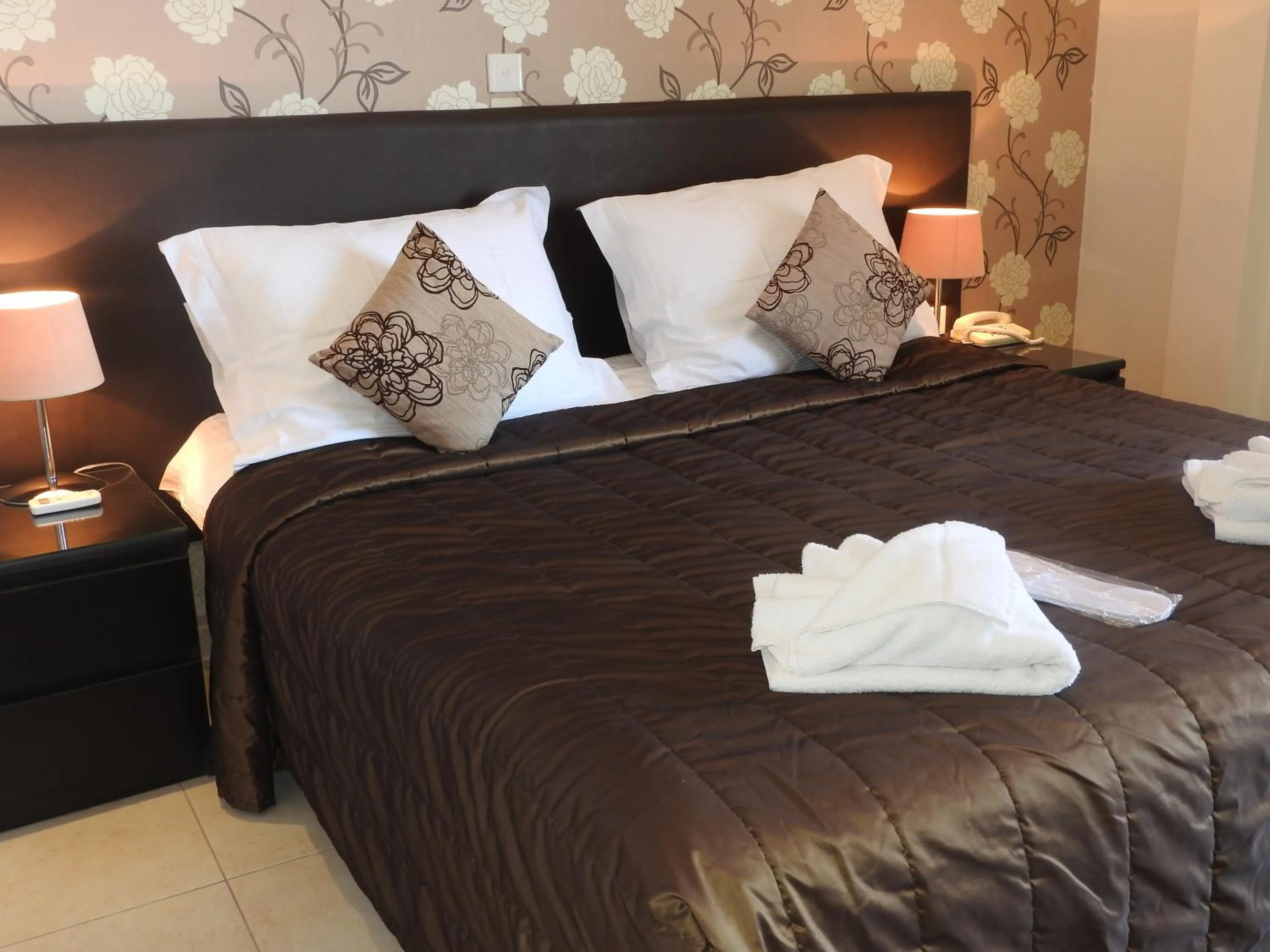 Bed in Hill View Hotel Apartments