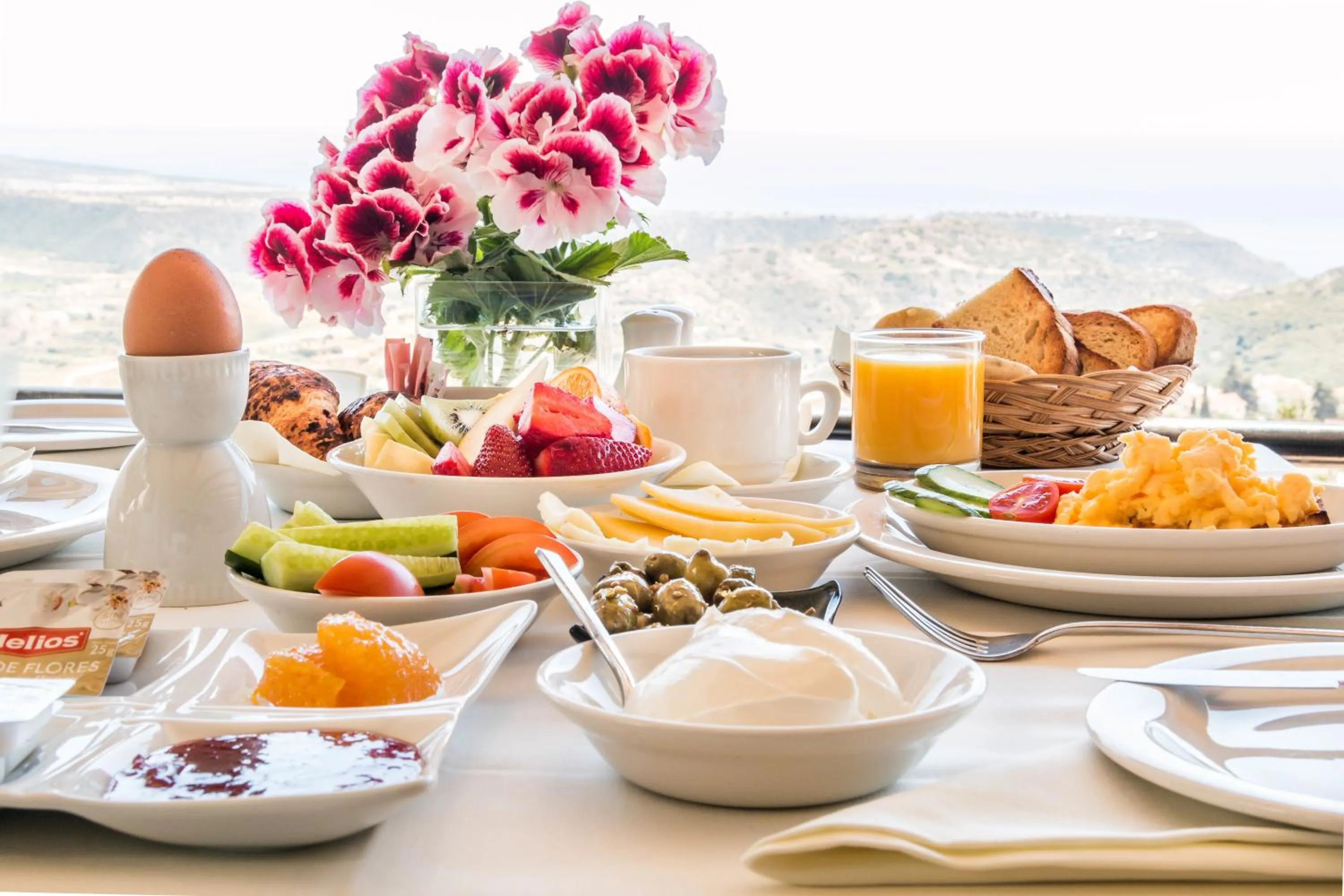 Food and drinks in Hill View Hotel Apartments