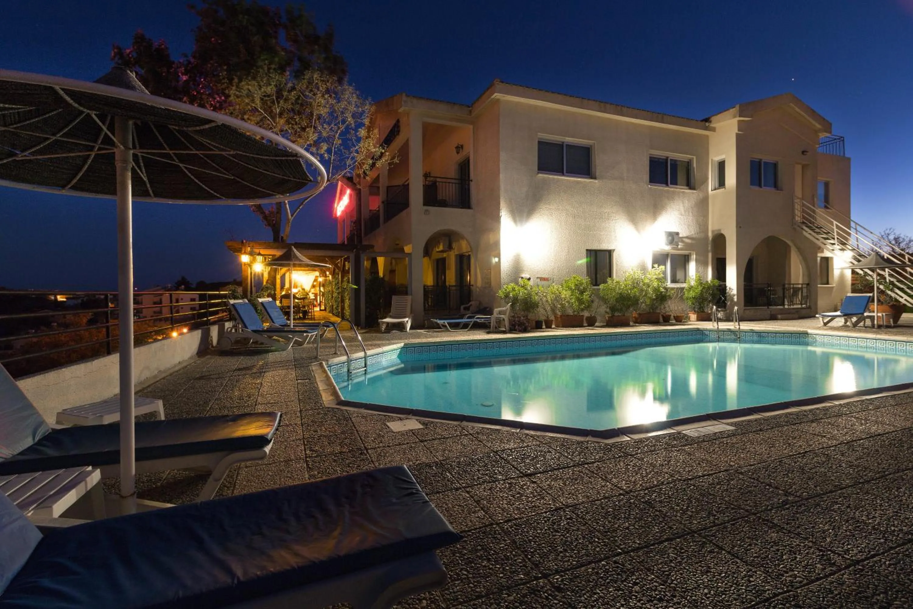 Swimming pool in Hill View Hotel Apartments