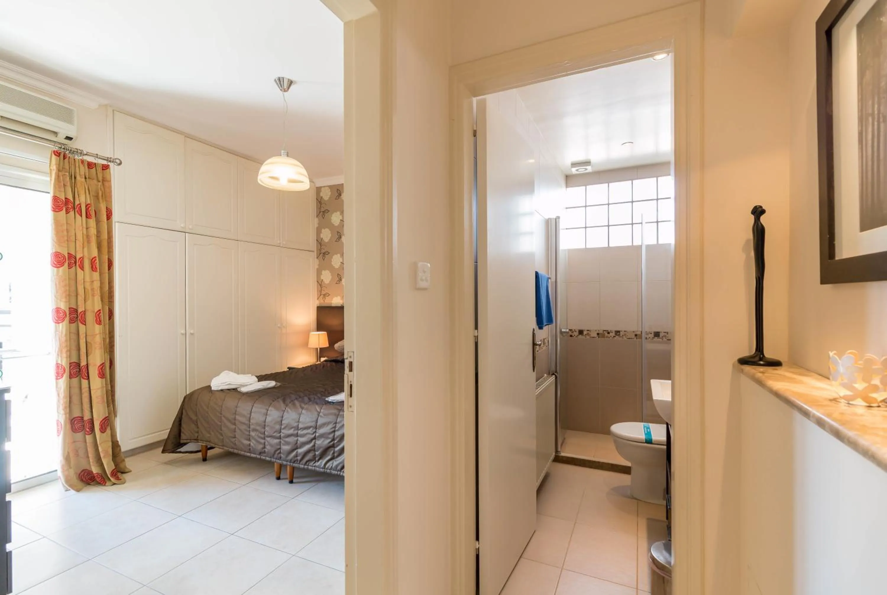 Bathroom, Bed in Hill View Hotel Apartments