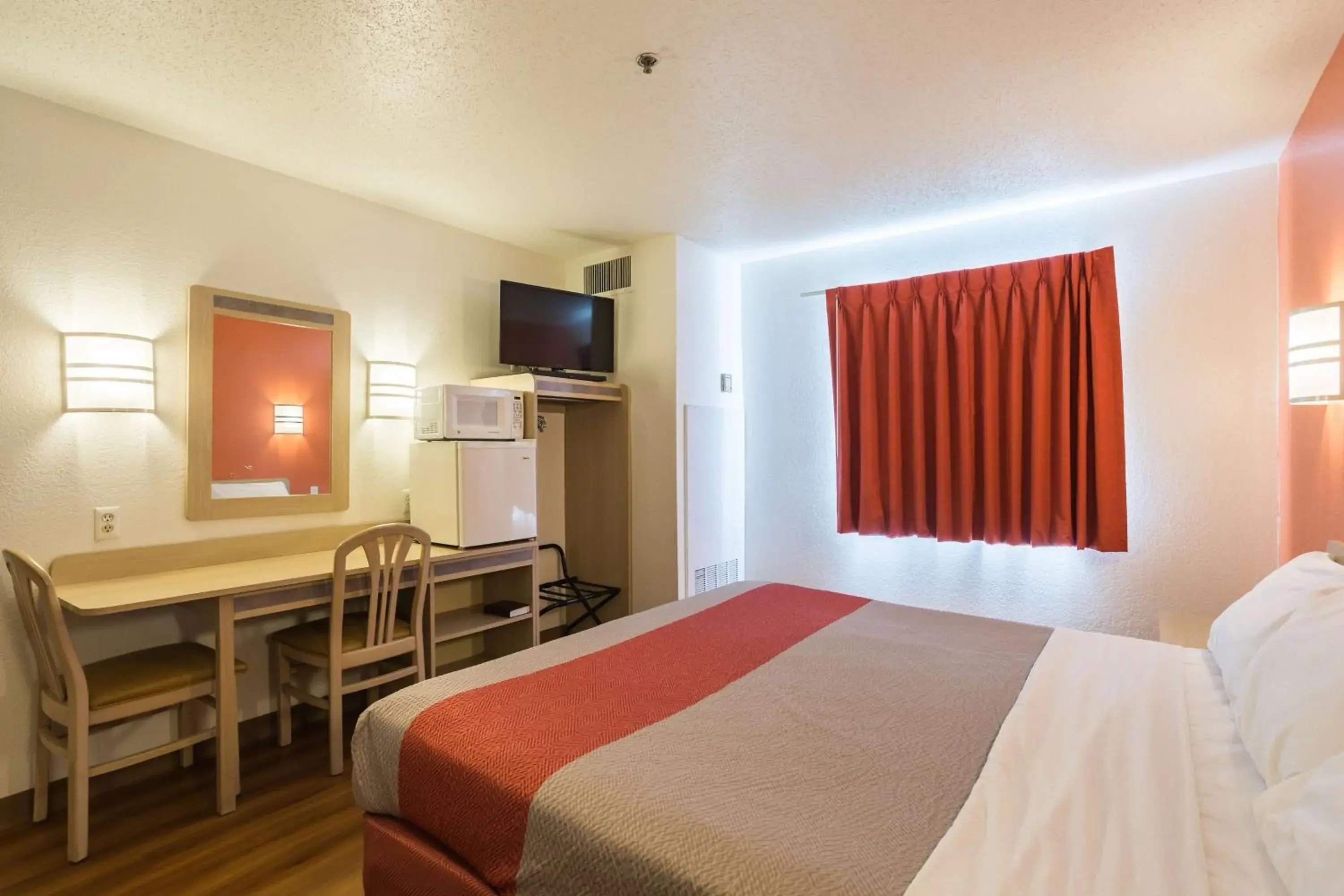 Queen Room - single occupancy - Non-Smoking in Motel 6 Dale, Indiana Near Holiday World and Splashing safari#Central Time #I64 Highway Queen Room - single occupancy - Non-Smoking in Motel 6 Dale, Indiana Near Holiday World and Splashing safari#Central Time #I64 Highway