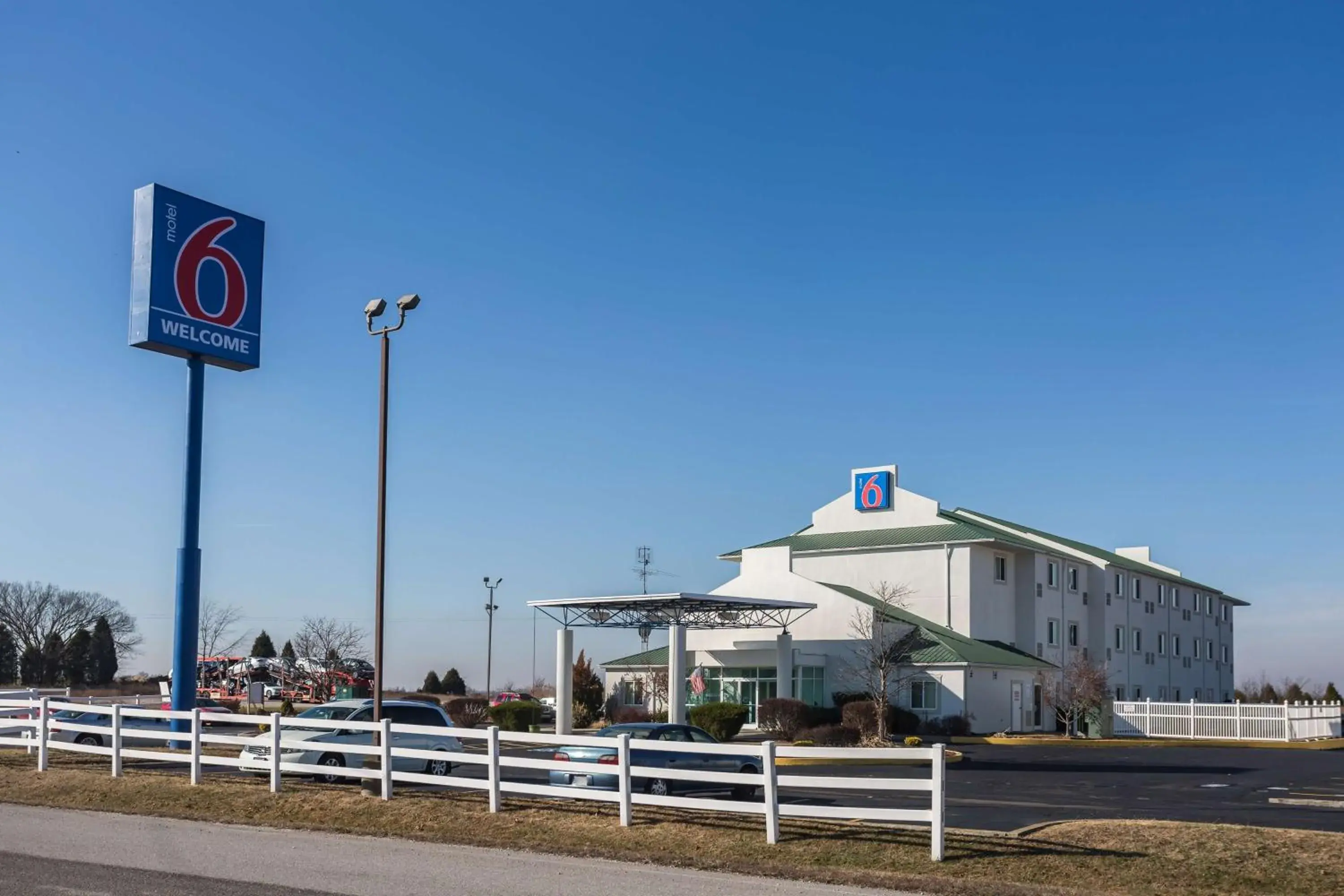 Property building in Motel 6 Dale, Indiana Near Holiday World and Splashing safari#Central Time #I64 Highway Property building in Motel 6 Dale, Indiana Near Holiday World and Splashing safari#Central Time #I64 Highway