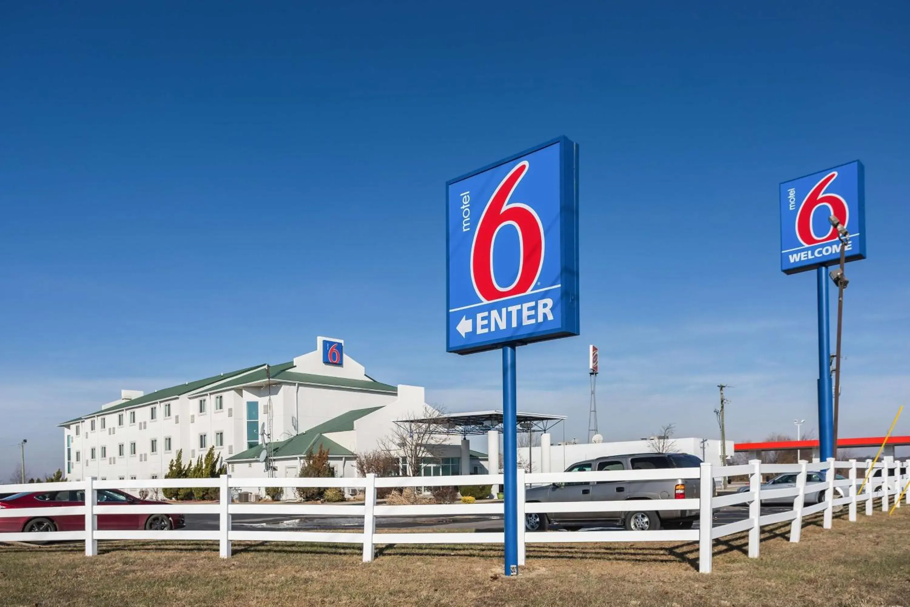 Property building in Motel 6 Dale, Indiana Near Holiday World and Splashing safari#Central Time #I64 Highway Property building in Motel 6 Dale, Indiana Near Holiday World and Splashing safari#Central Time #I64 Highway
