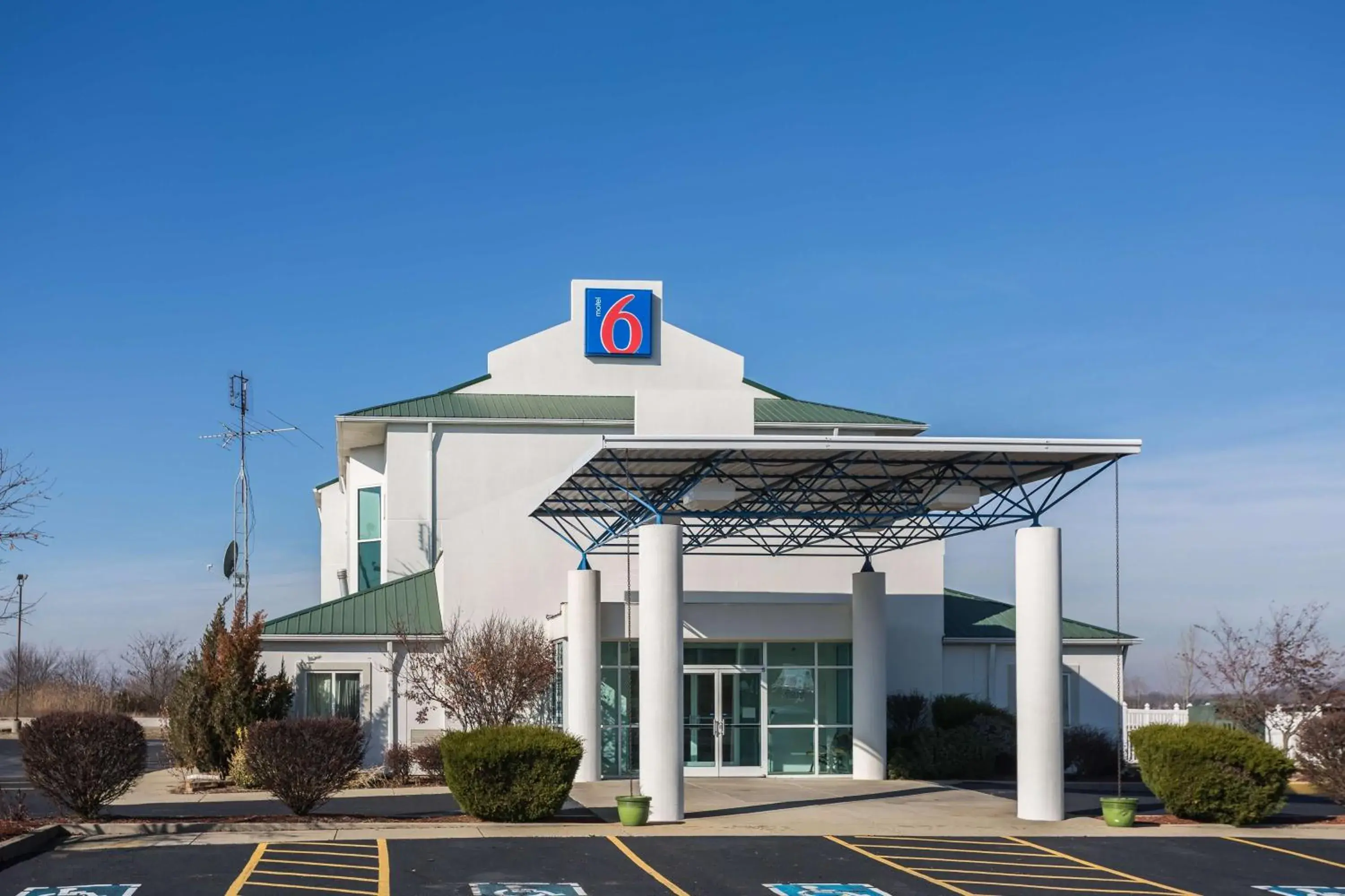 Property building in Motel 6 Dale, Indiana Near Holiday World and Splashing safari#Central Time #I64 Highway Property building in Motel 6 Dale, Indiana Near Holiday World and Splashing safari#Central Time #I64 Highway