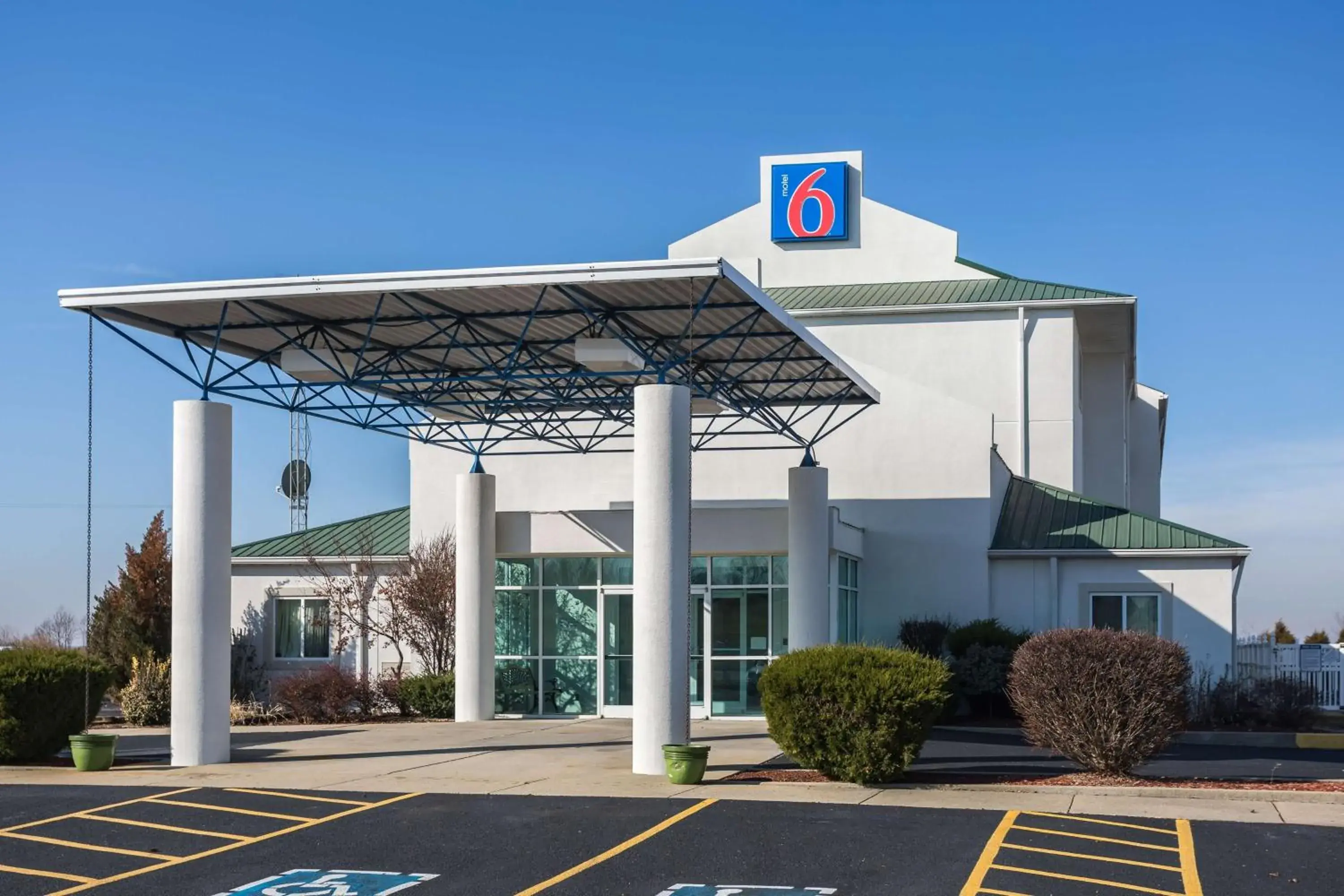 Property building in Motel 6 Dale, Indiana Near Holiday World and Splashing safari#Central Time #I64 Highway Property building in Motel 6 Dale, Indiana Near Holiday World and Splashing safari#Central Time #I64 Highway