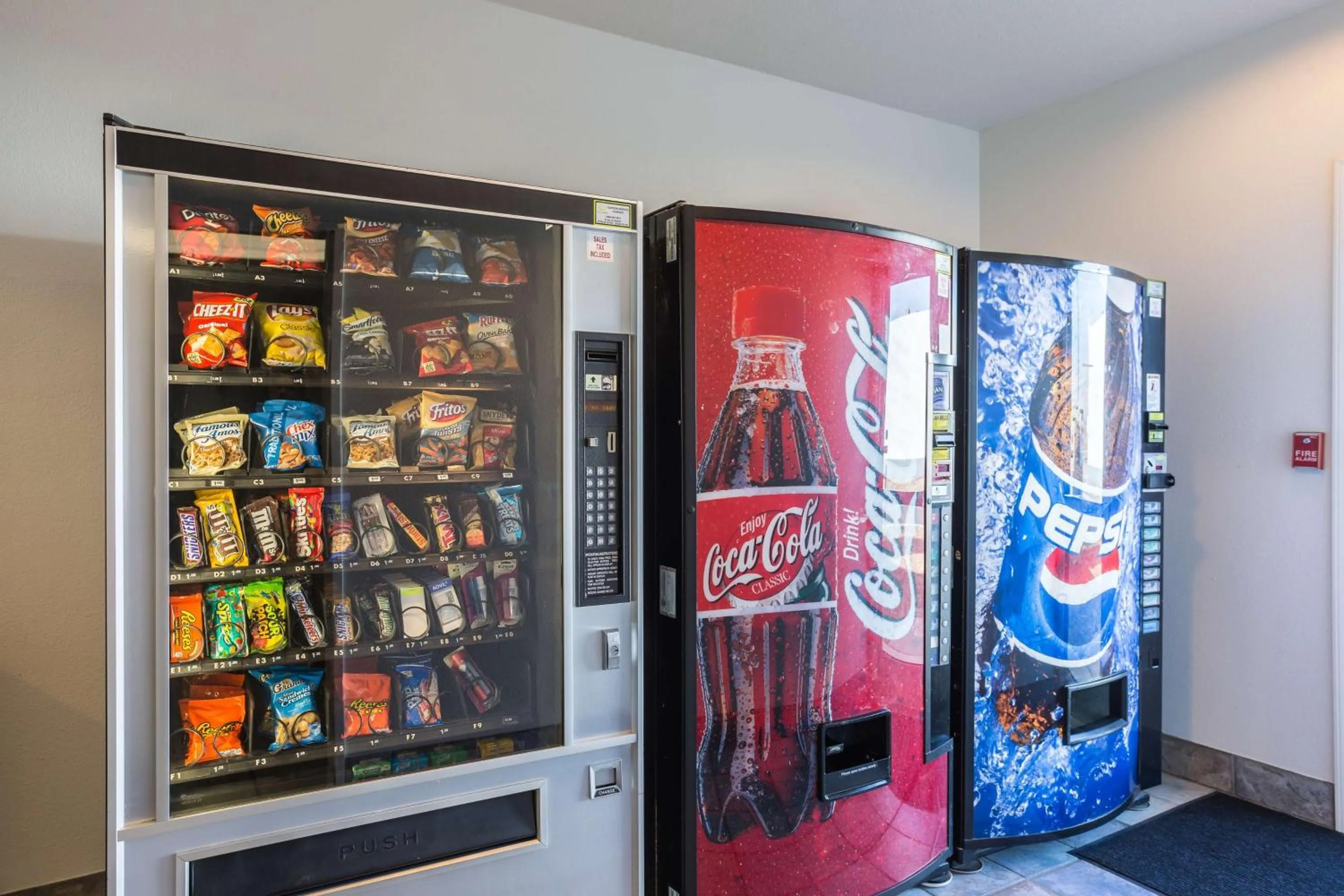 On site in Motel 6 Dale, Indiana Near Holiday World and Splashing safari#Central Time #I64 Highway