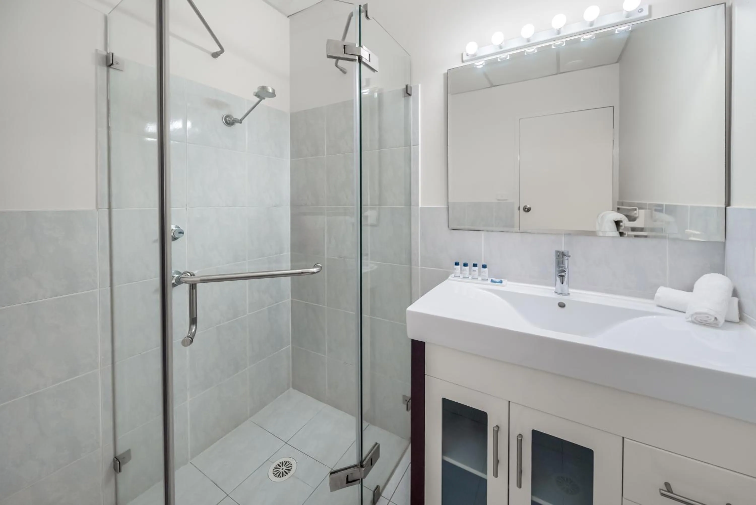 Bathroom in Oaks Port Stephens Pacific Blue Resort