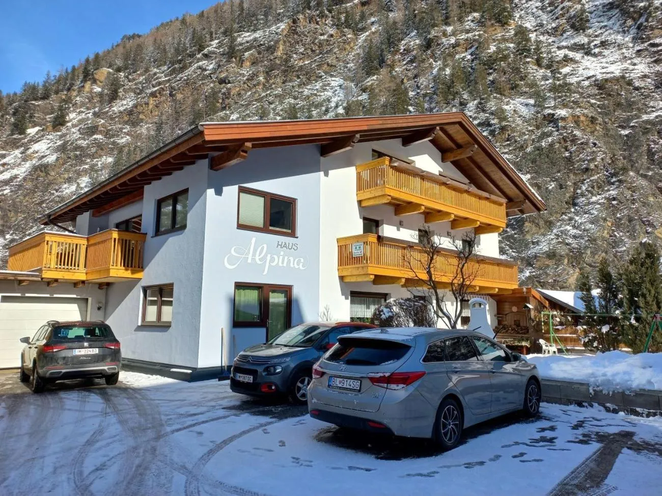 Property building in Haus Alpina
