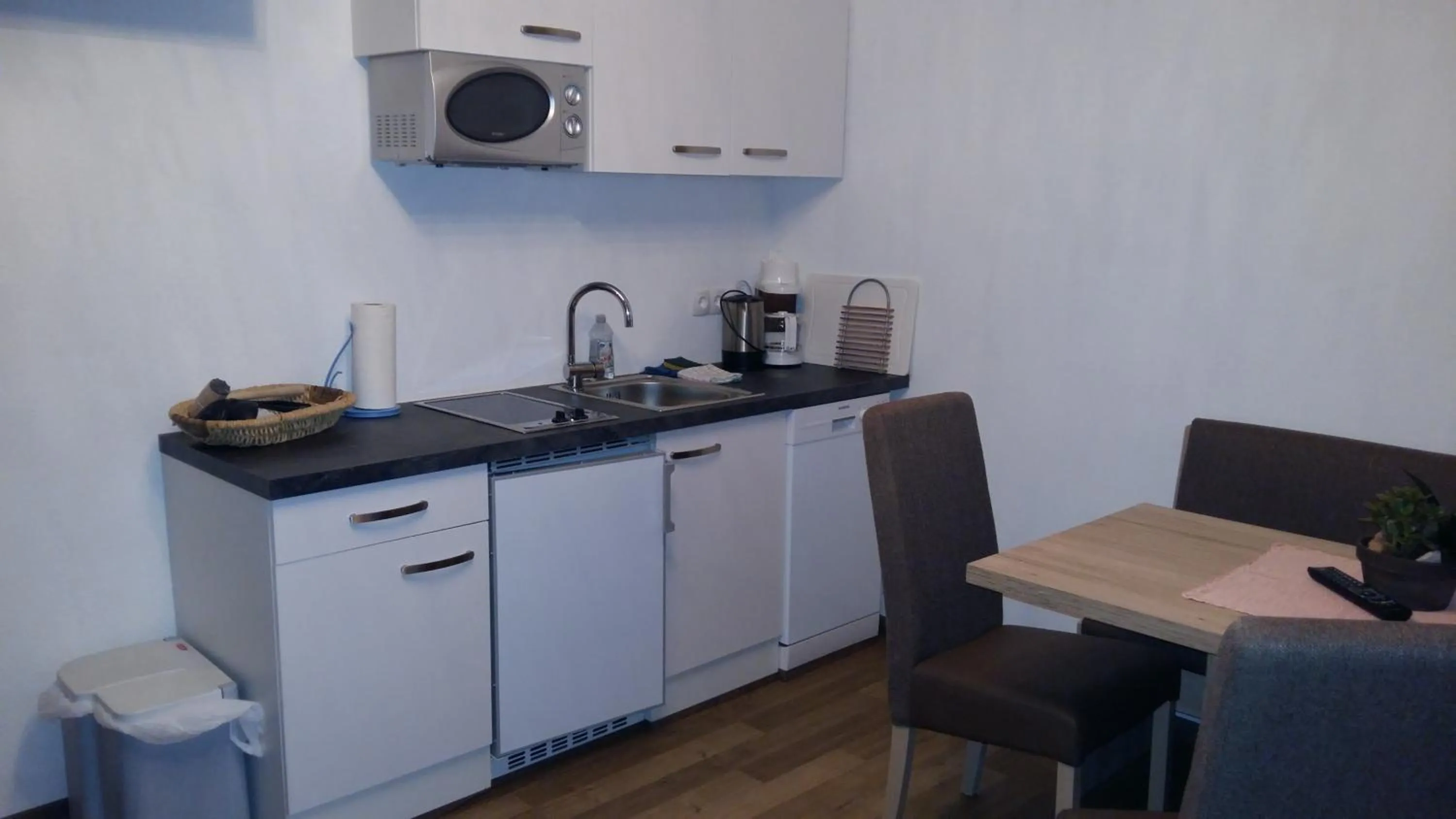Kitchen or kitchenette in Haus Alpina