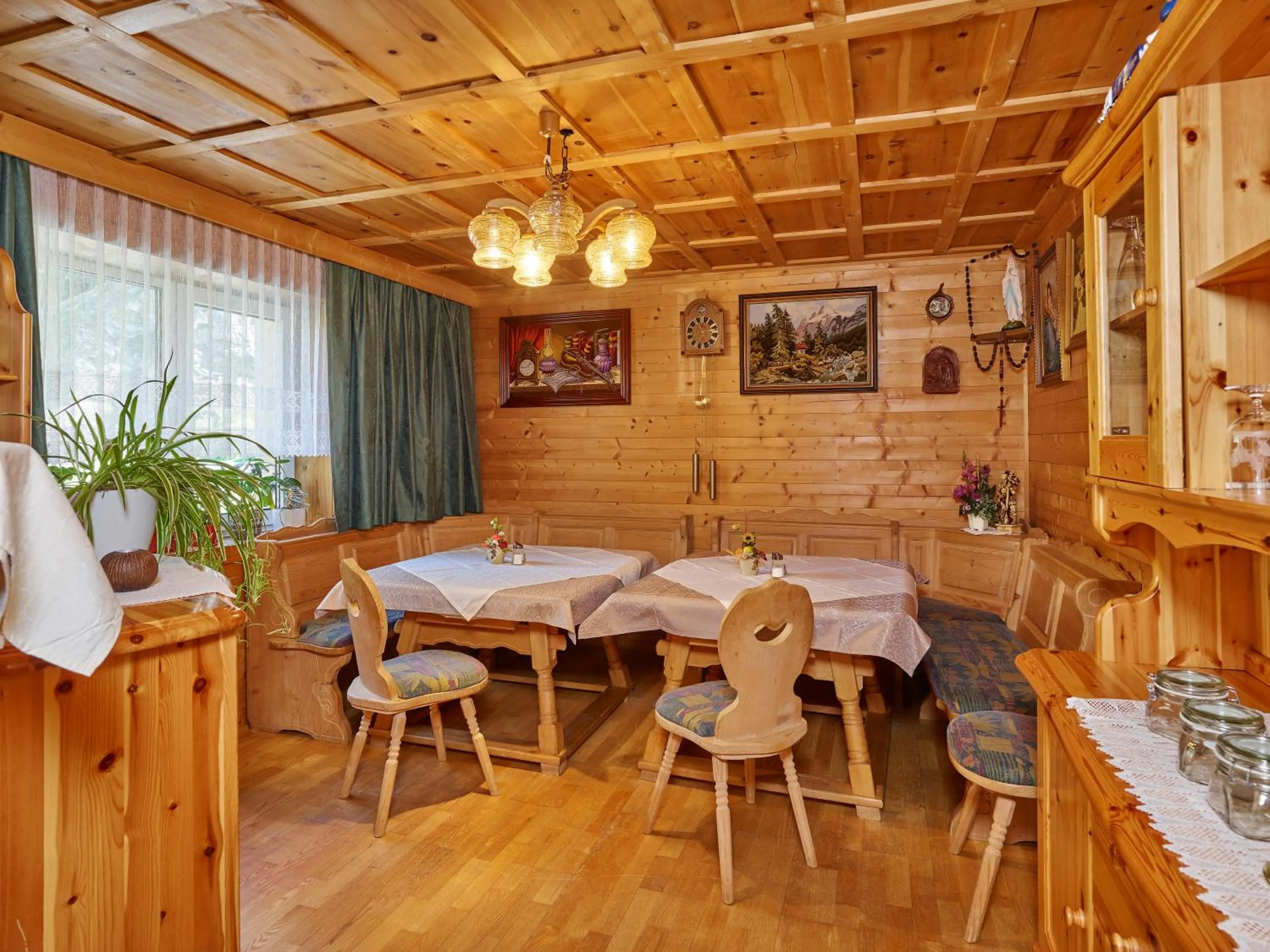 Dining area in Haus Alpina