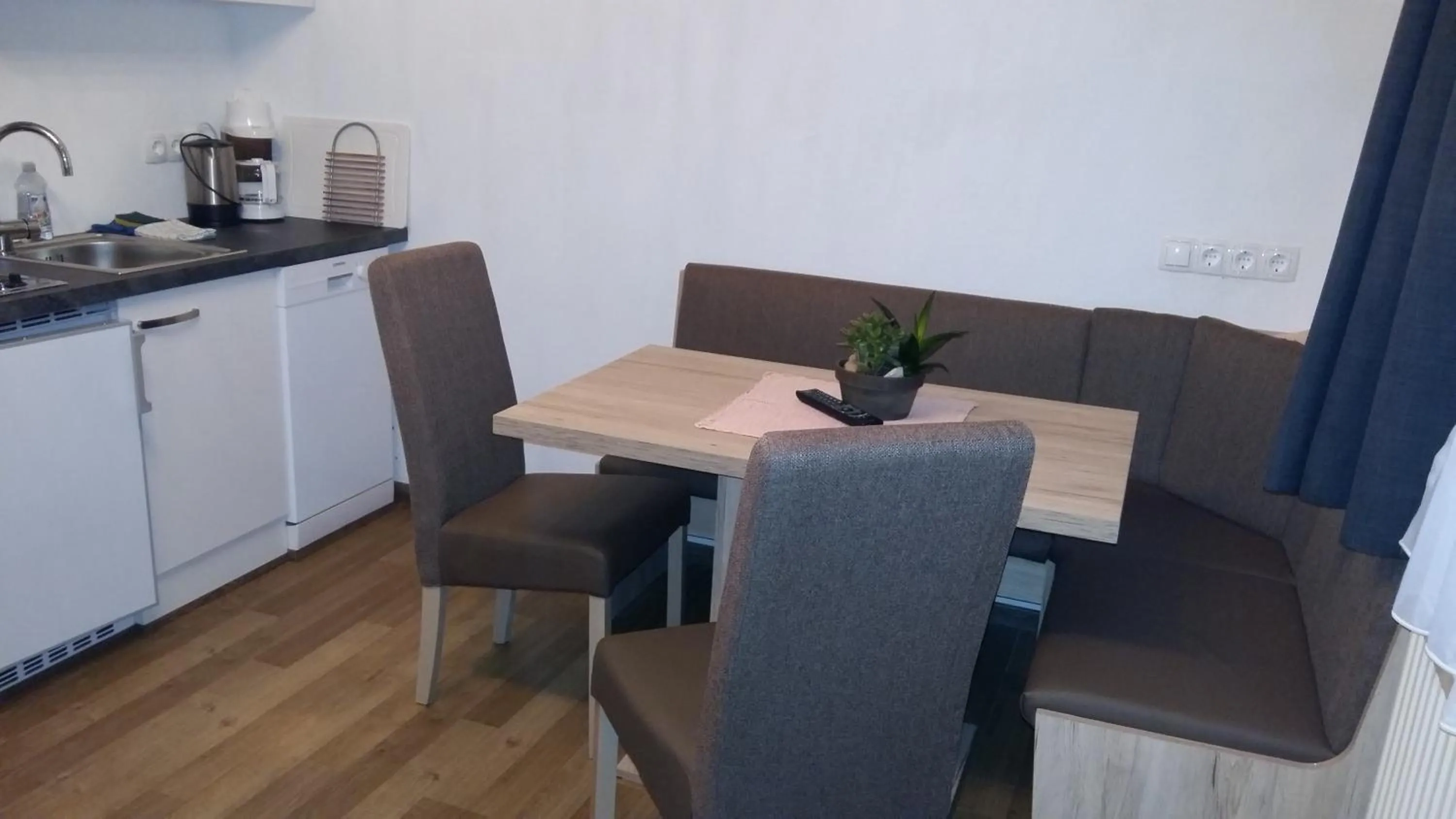 Kitchen or kitchenette in Haus Alpina