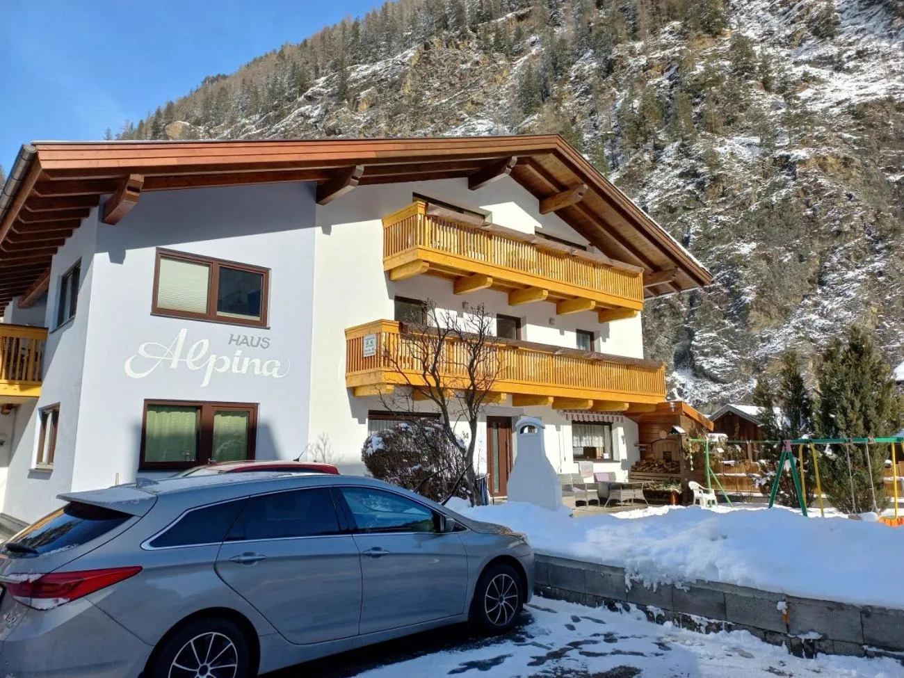 Property building in Haus Alpina