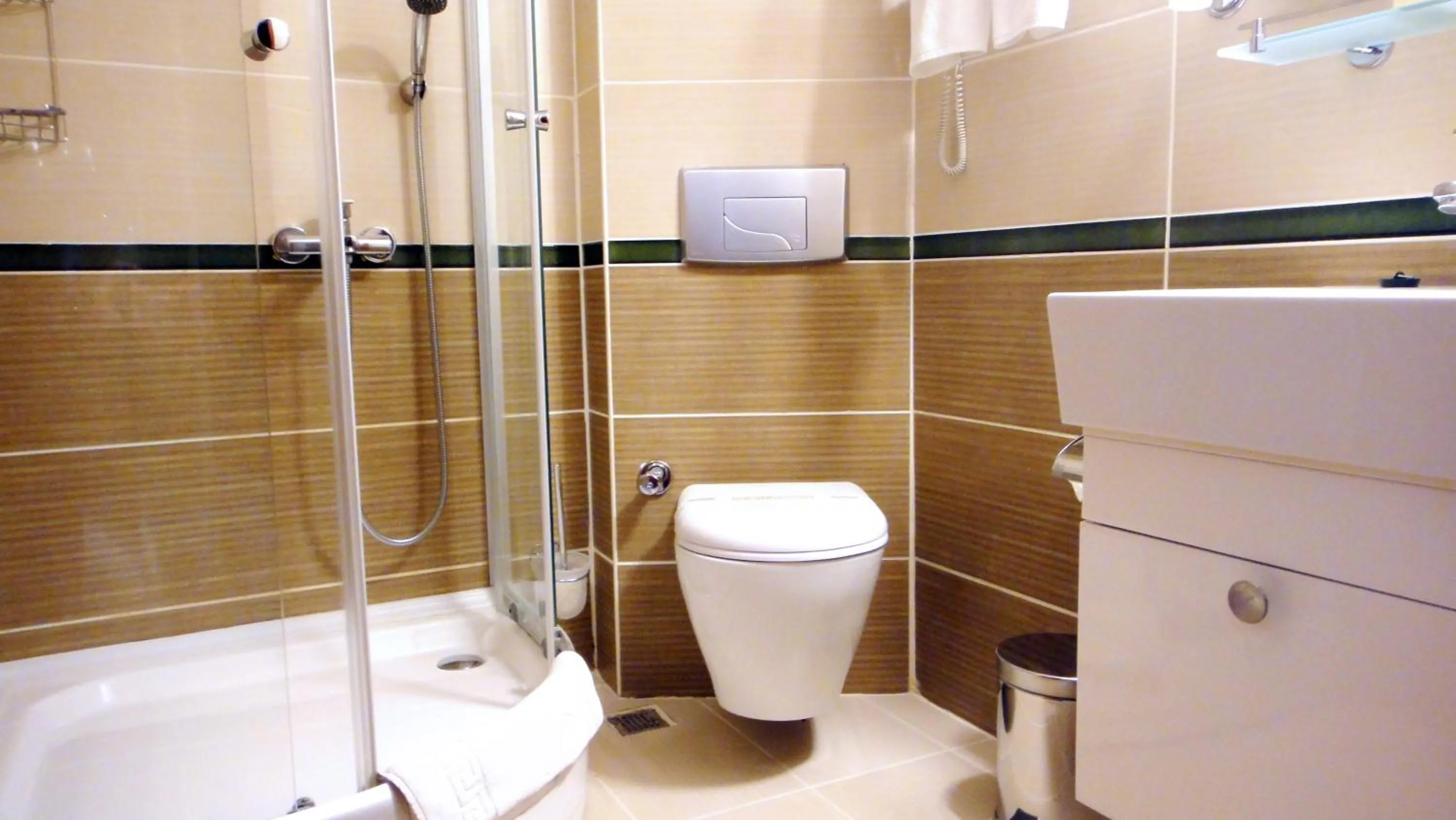 Shower in Sesin Hotel