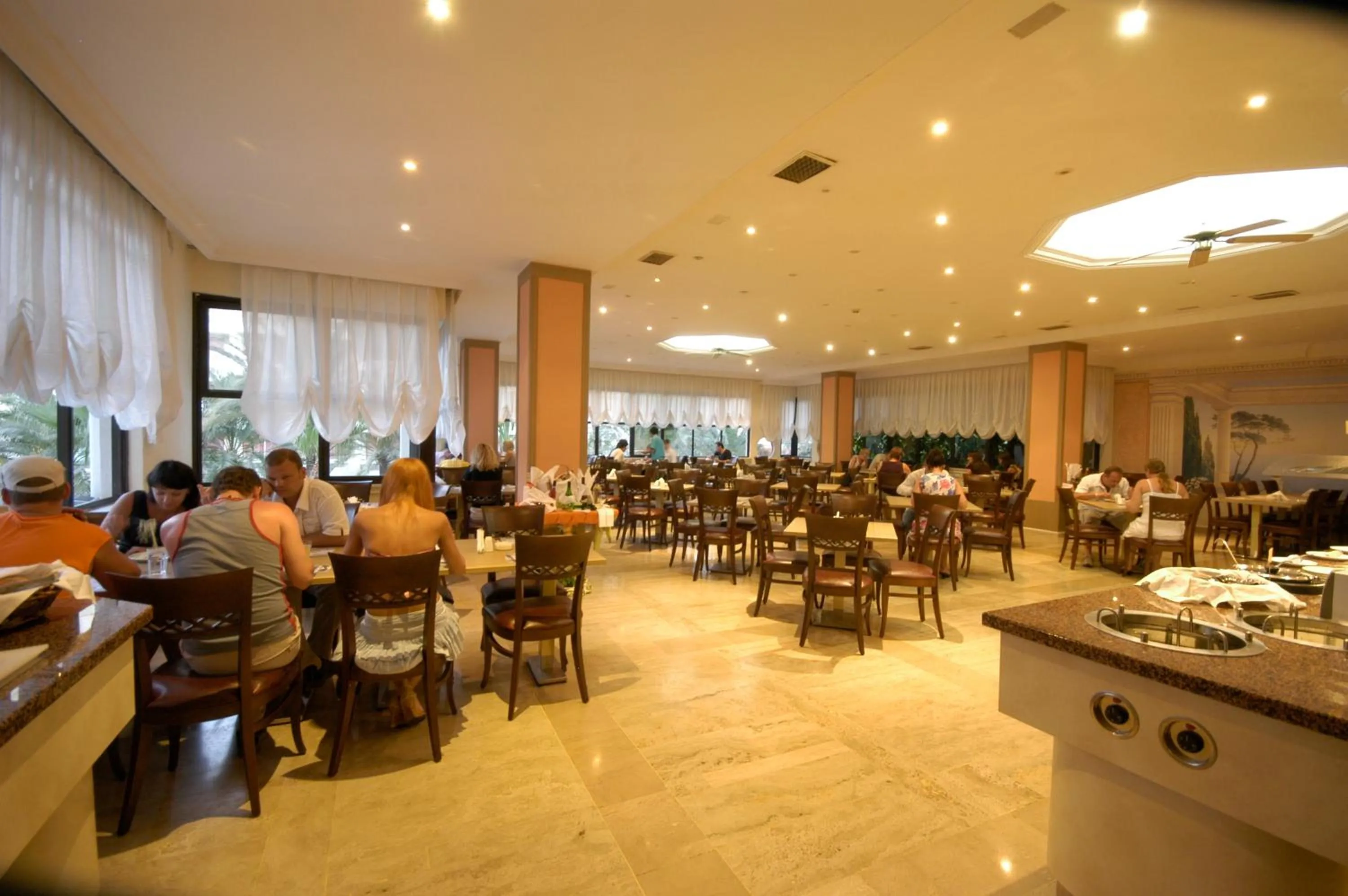 Restaurant/places to eat in Sesin Hotel