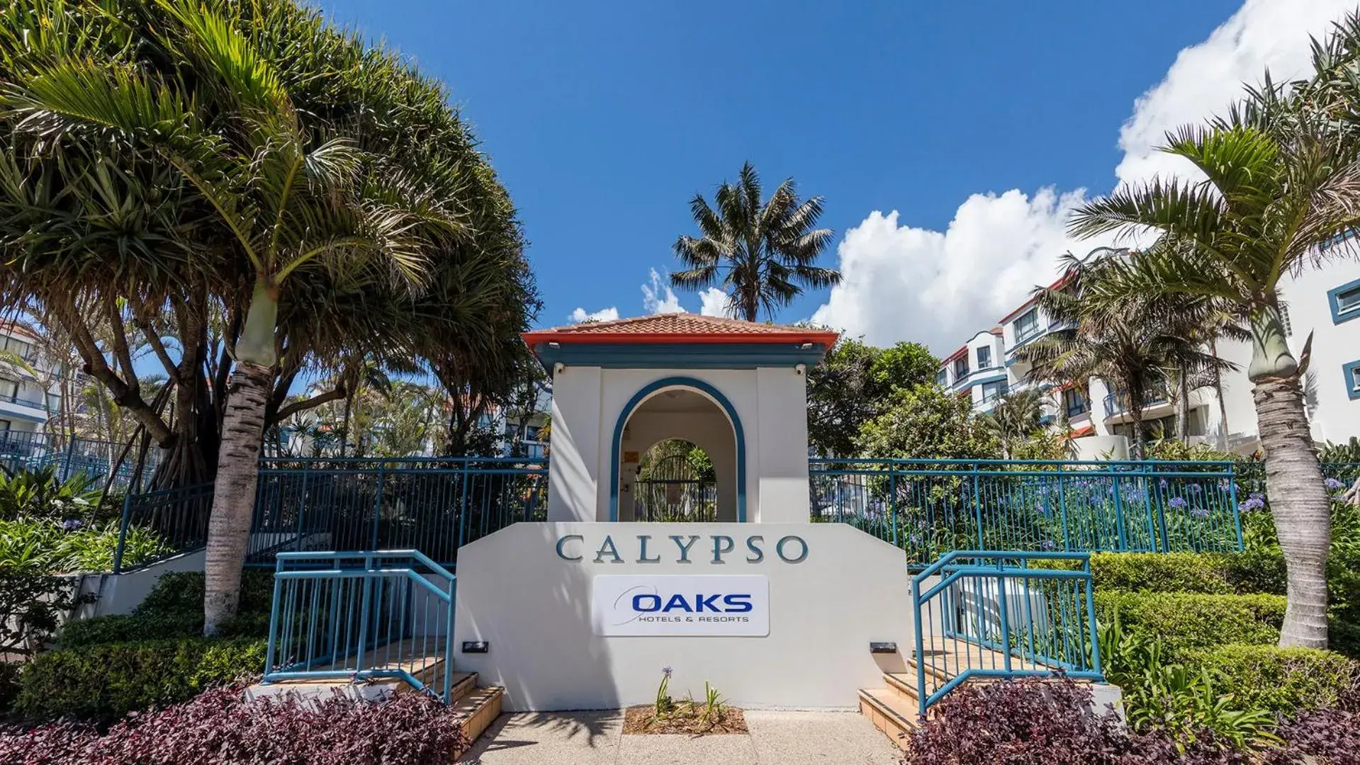 Facade/entrance in Oaks Gold Coast Calypso Plaza Suites Facade/entrance in Oaks Gold Coast Calypso Plaza Suites