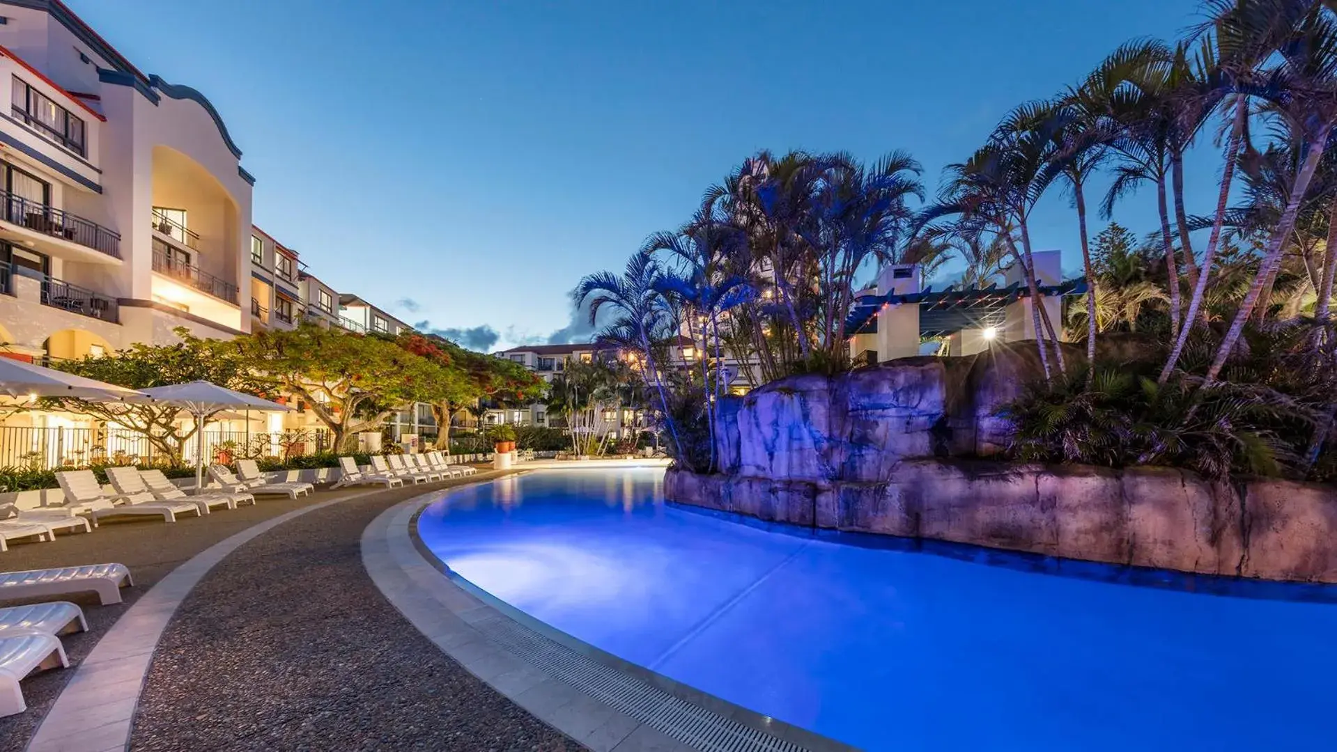 Swimming pool in Oaks Gold Coast Calypso Plaza Suites Swimming pool in Oaks Gold Coast Calypso Plaza Suites