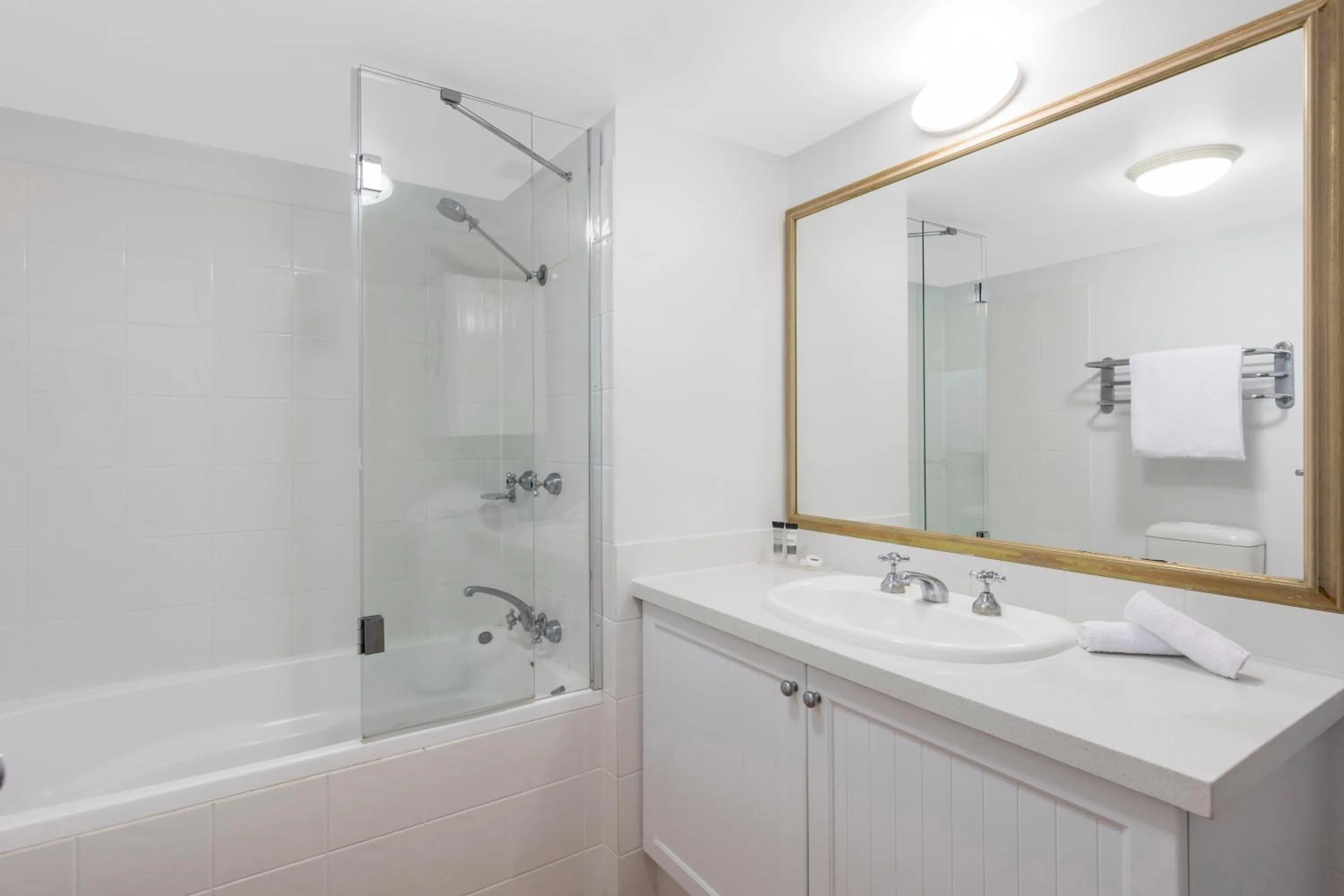 Bathroom in Oaks Gold Coast Calypso Plaza Suites