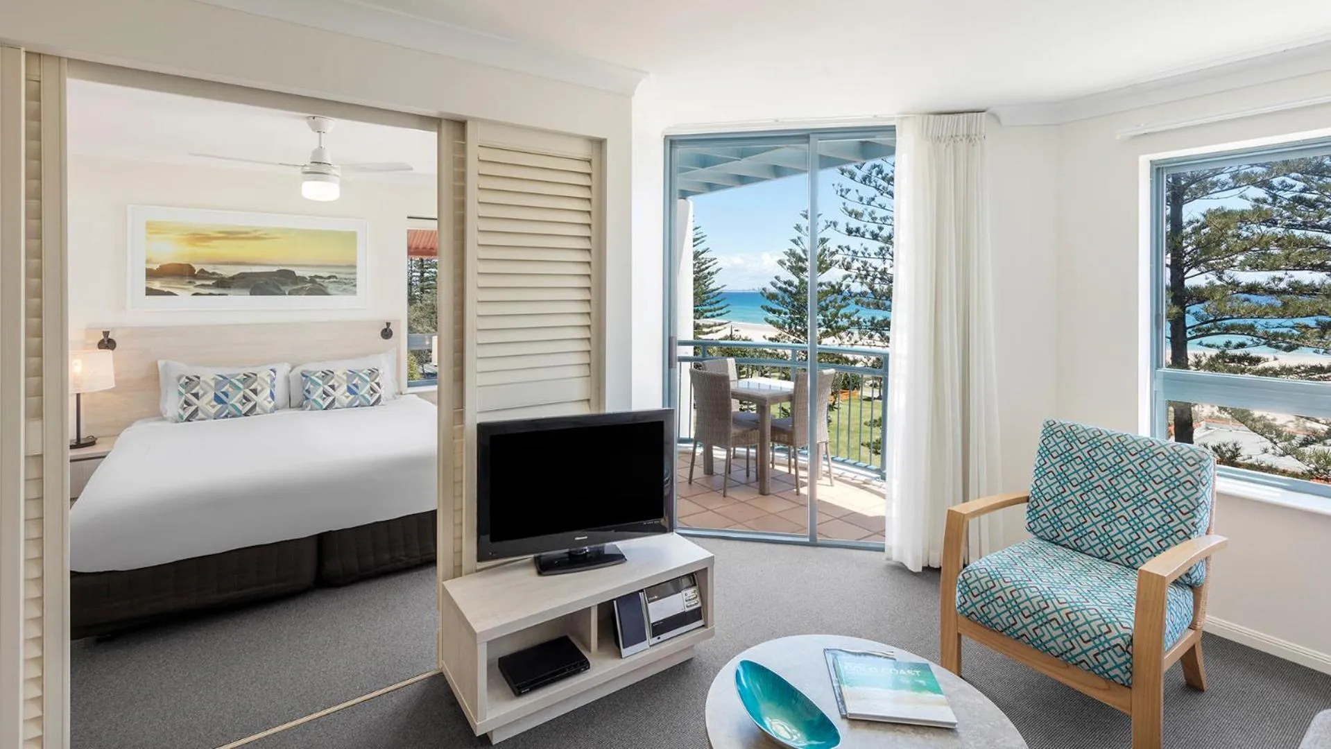 TV and multimedia, Bed in Oaks Gold Coast Calypso Plaza Suites