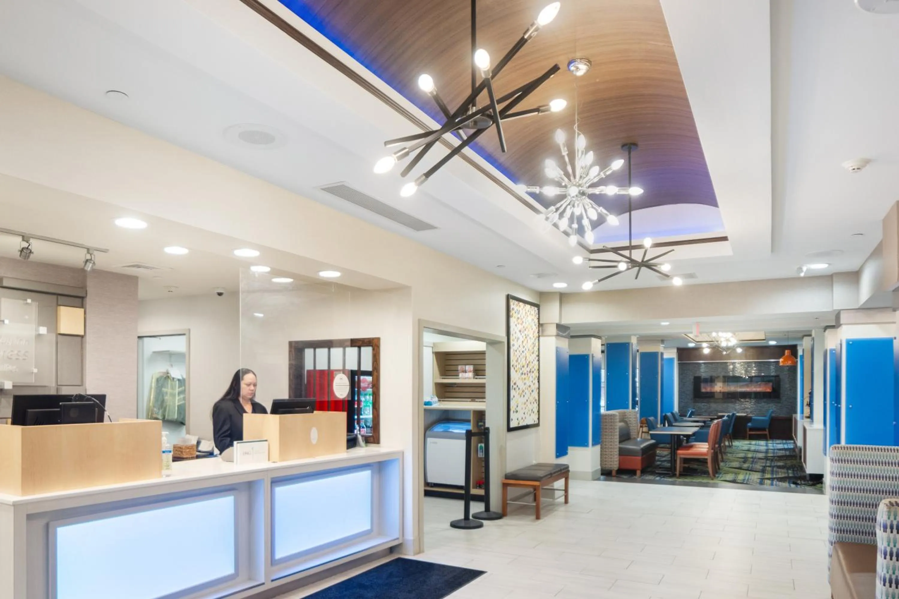 Property building in Holiday Inn Express and Suites Stroudsburg-Poconos by IHG