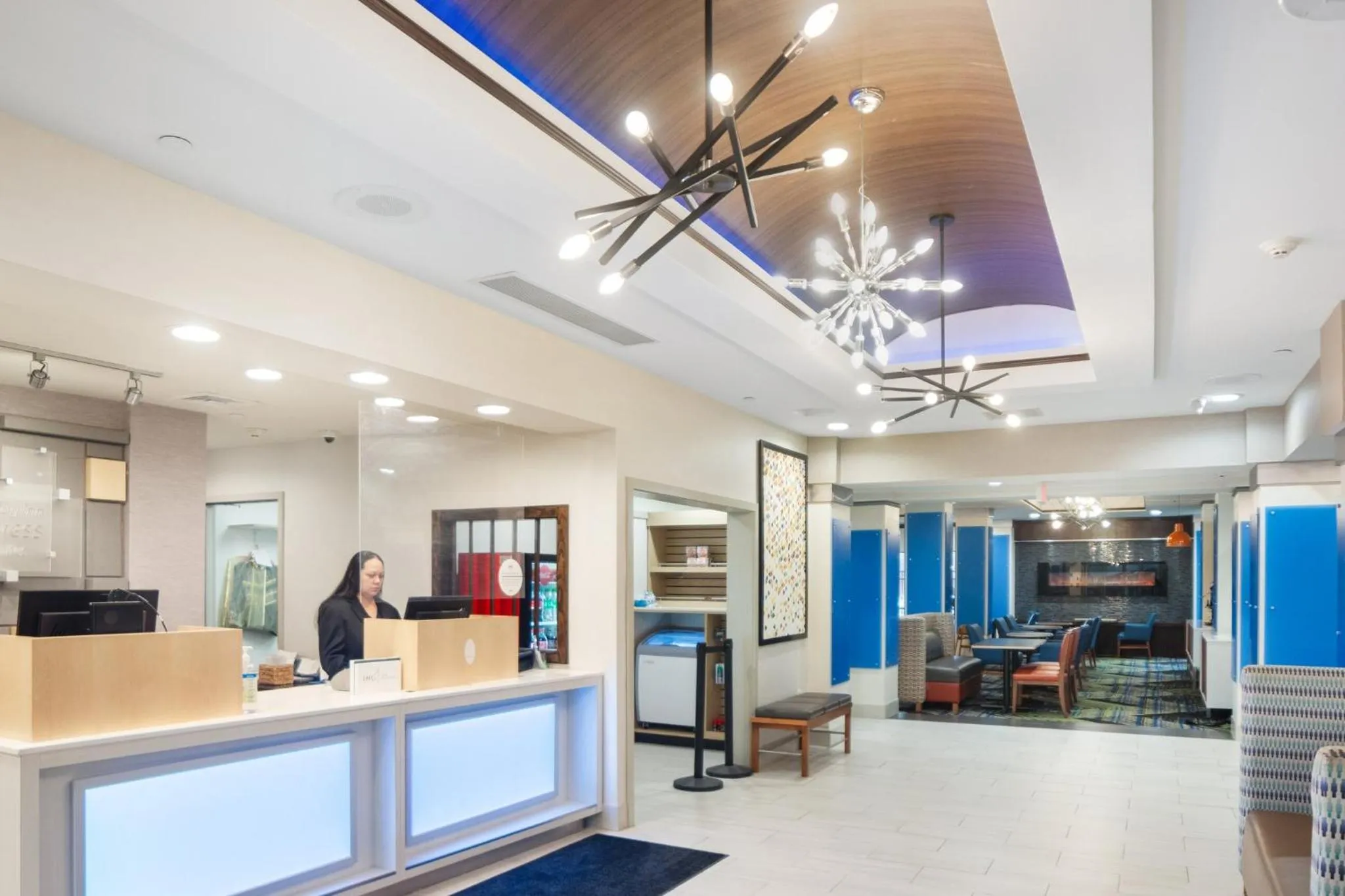 Property building in Holiday Inn Express and Suites Stroudsburg-Poconos by IHG