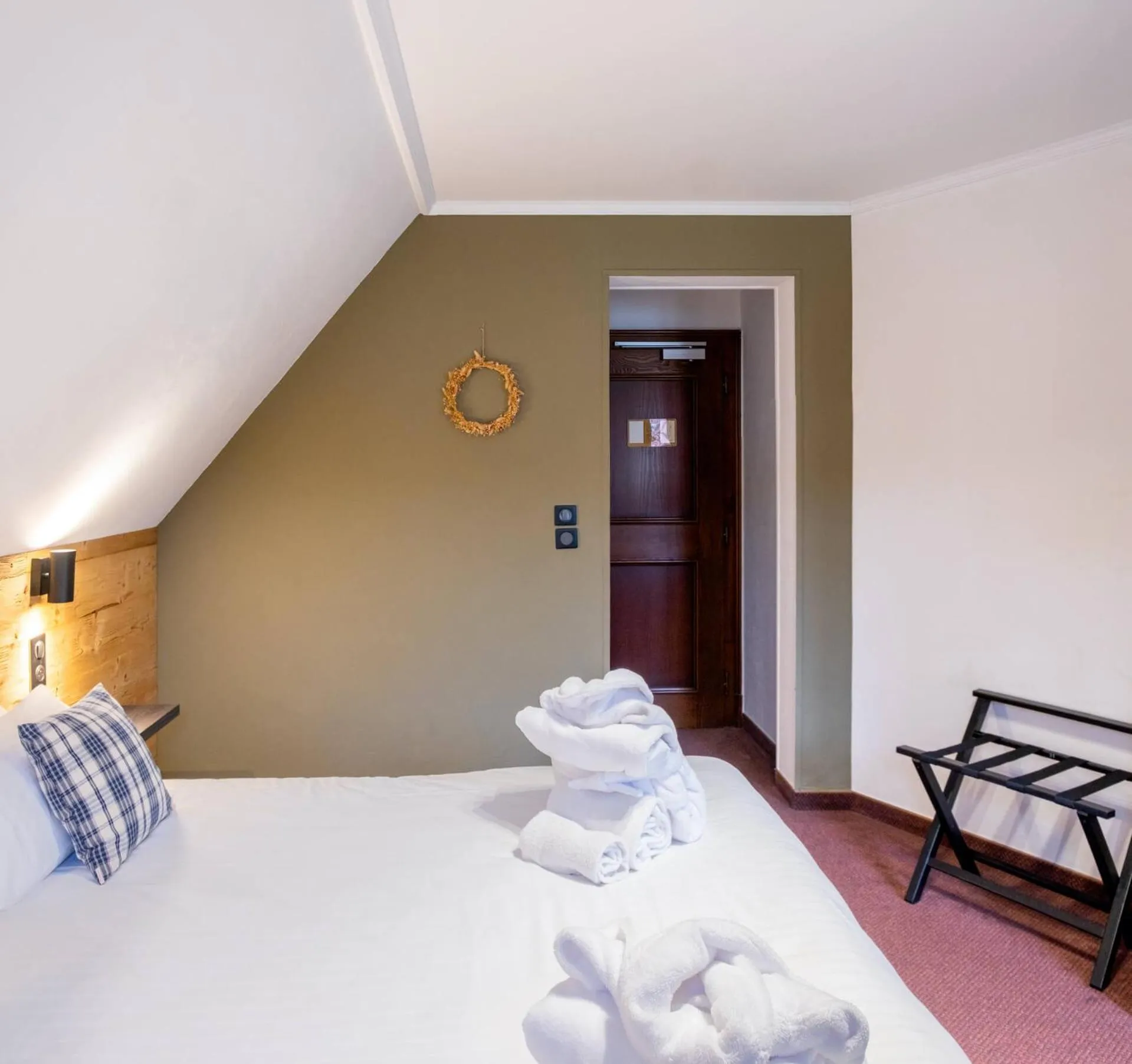 Property building, Bed in Hôtel au Heimbach