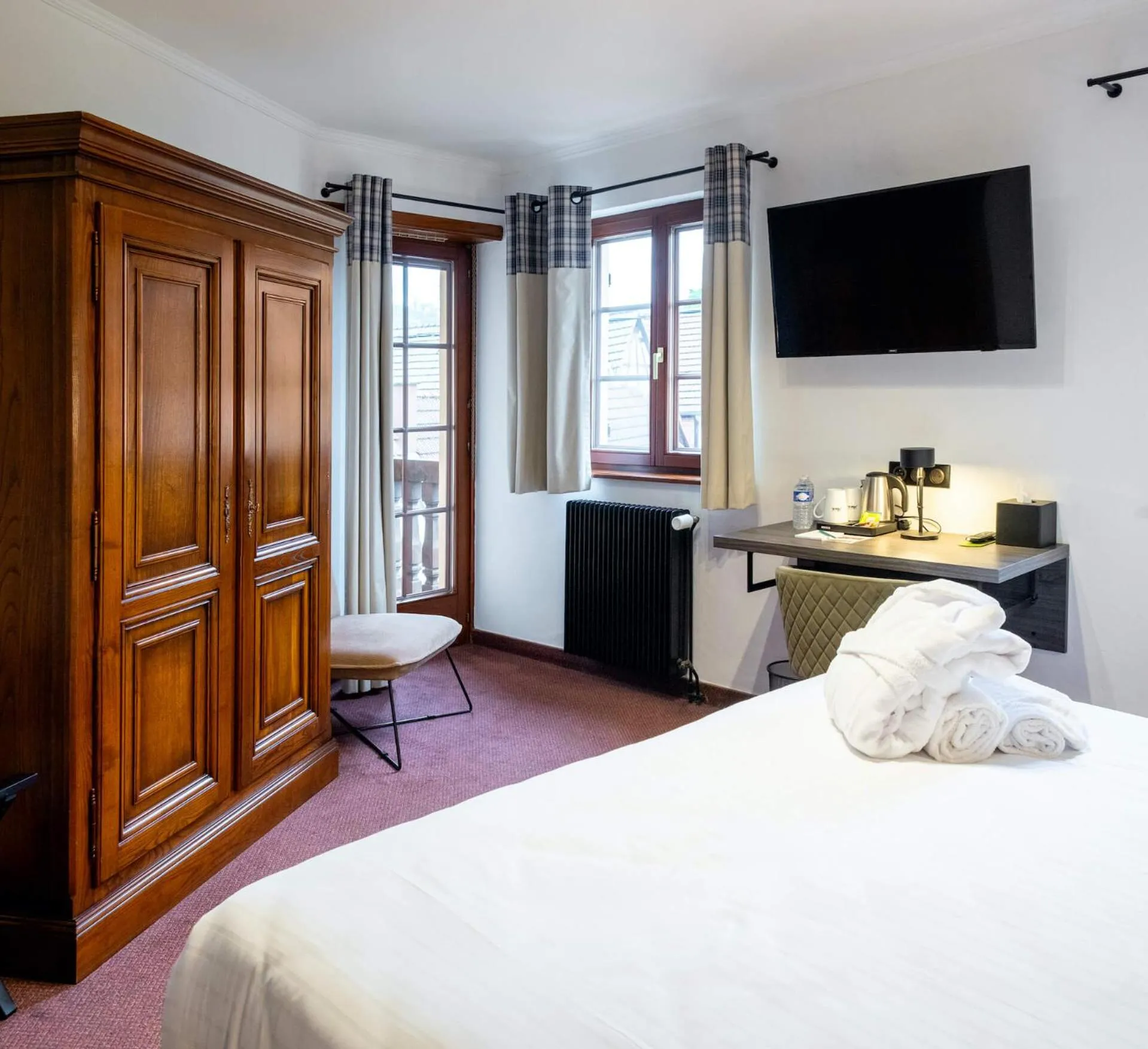 Property building, Bed in Hôtel au Heimbach