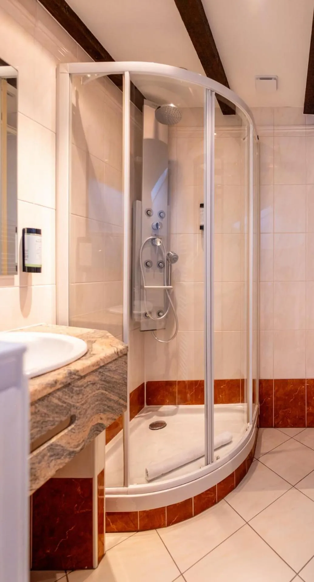 Shower in Hôtel au Heimbach