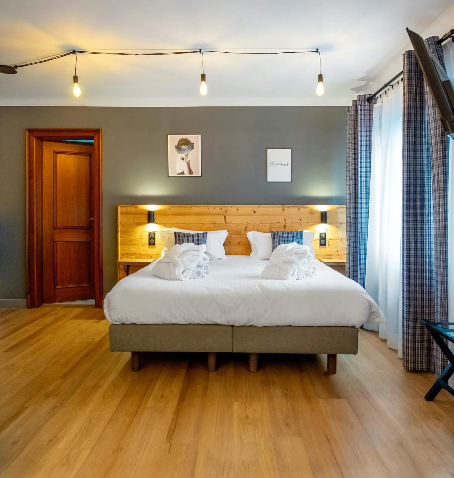 Property building, Bed in Hôtel au Heimbach