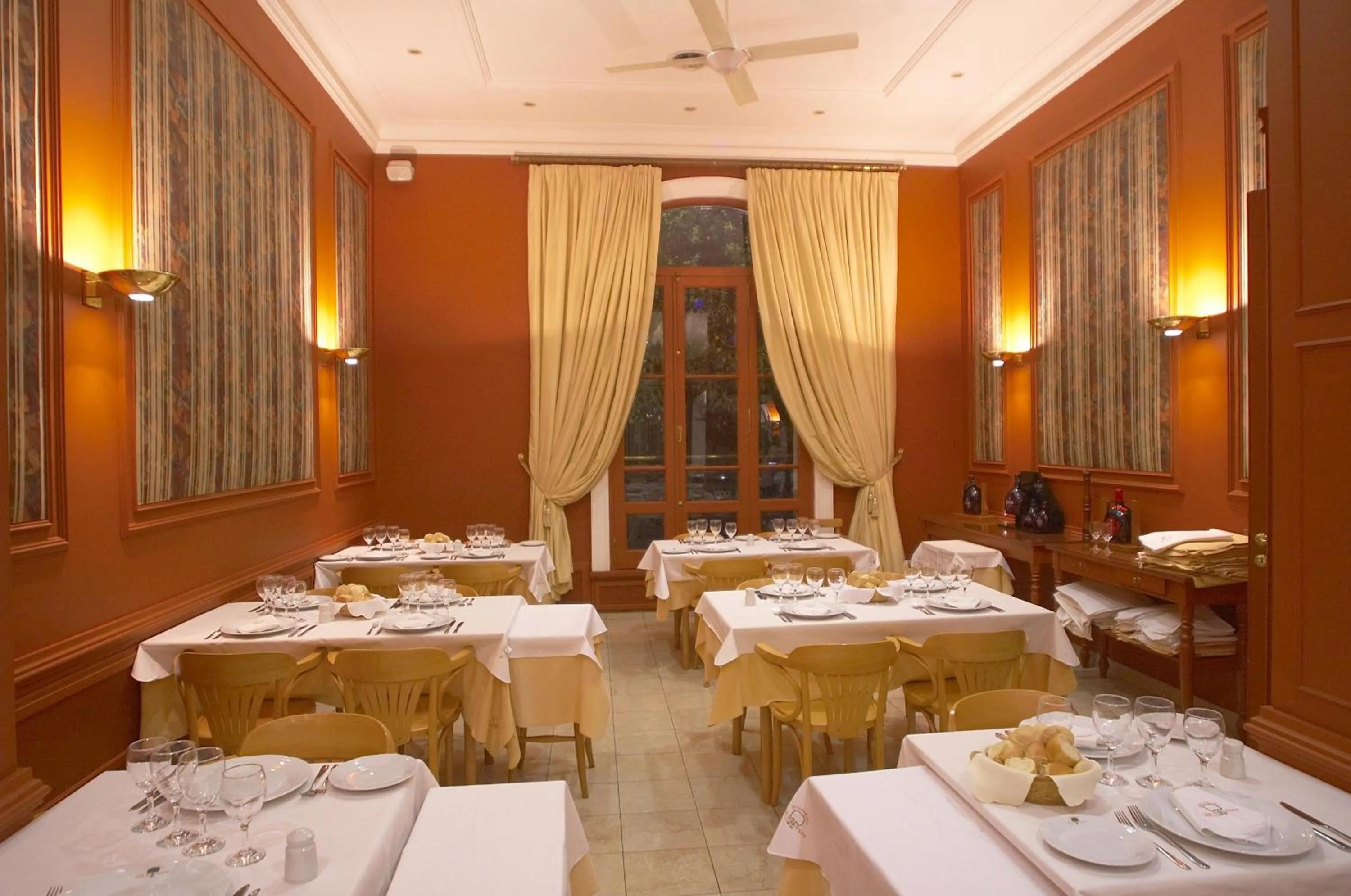 Restaurant/places to eat in Hotel Libertador