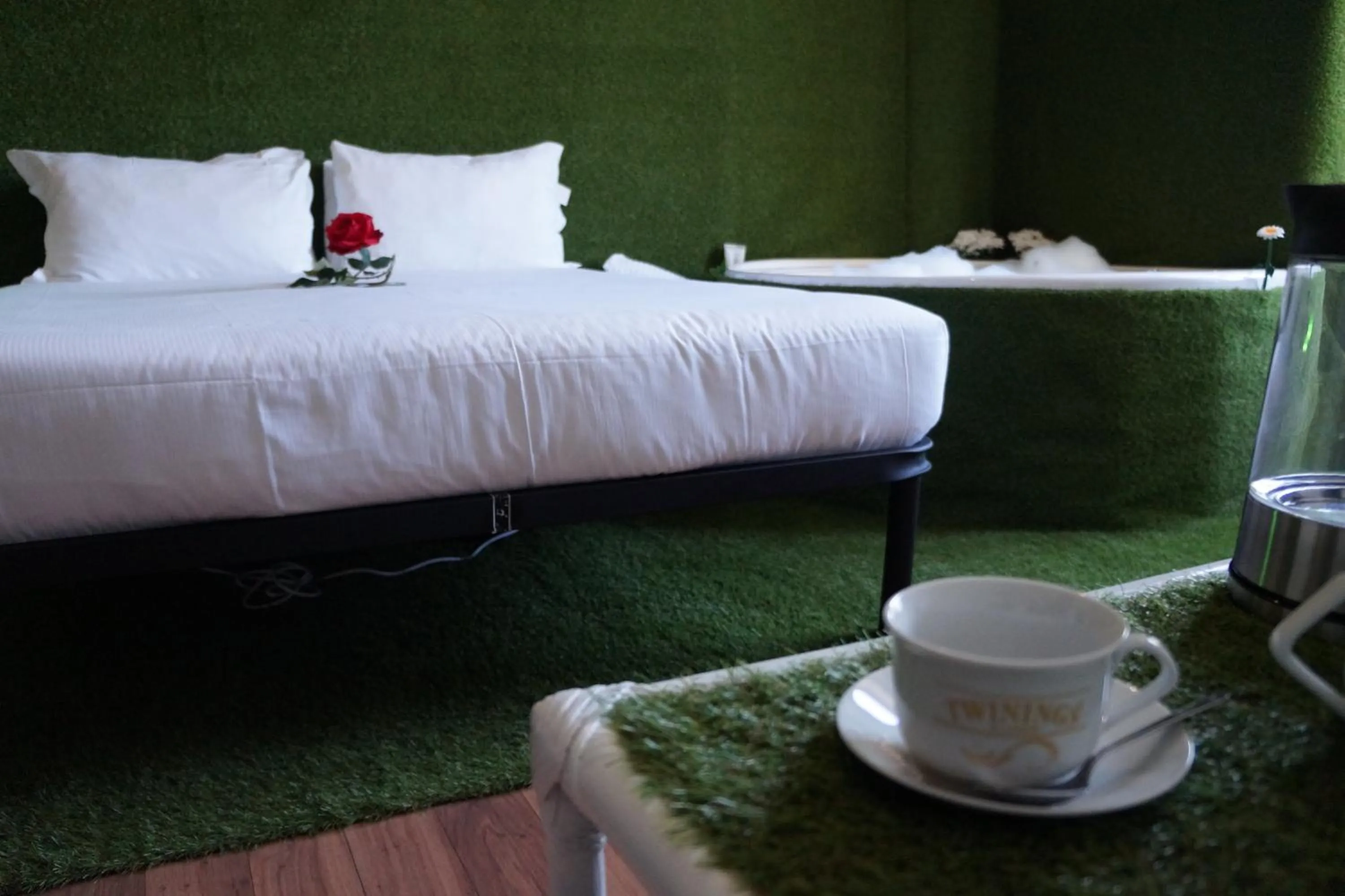 Photo of the whole room, Bed in Jacuzzi Rooms