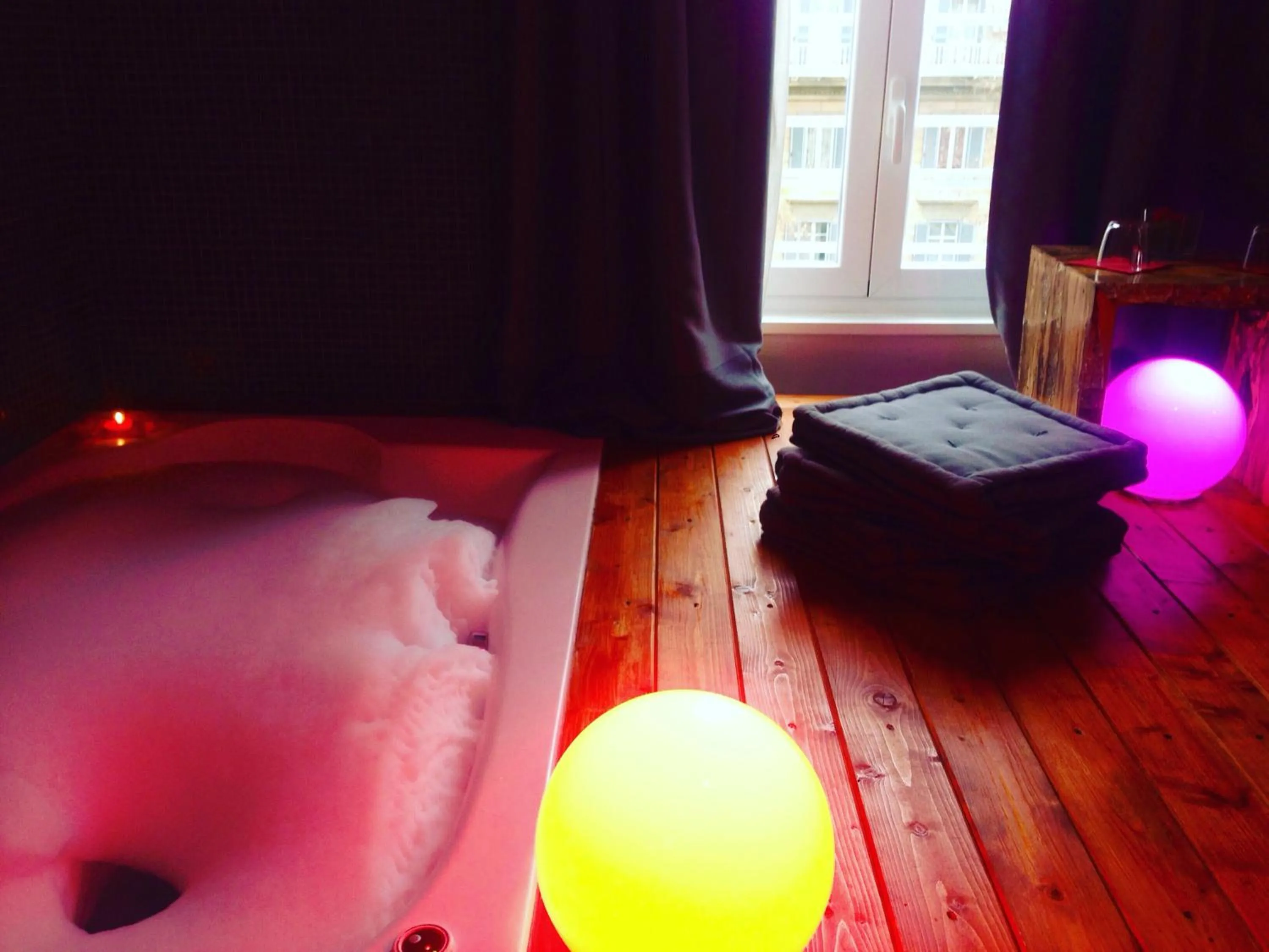 Hot Tub in Jacuzzi Rooms