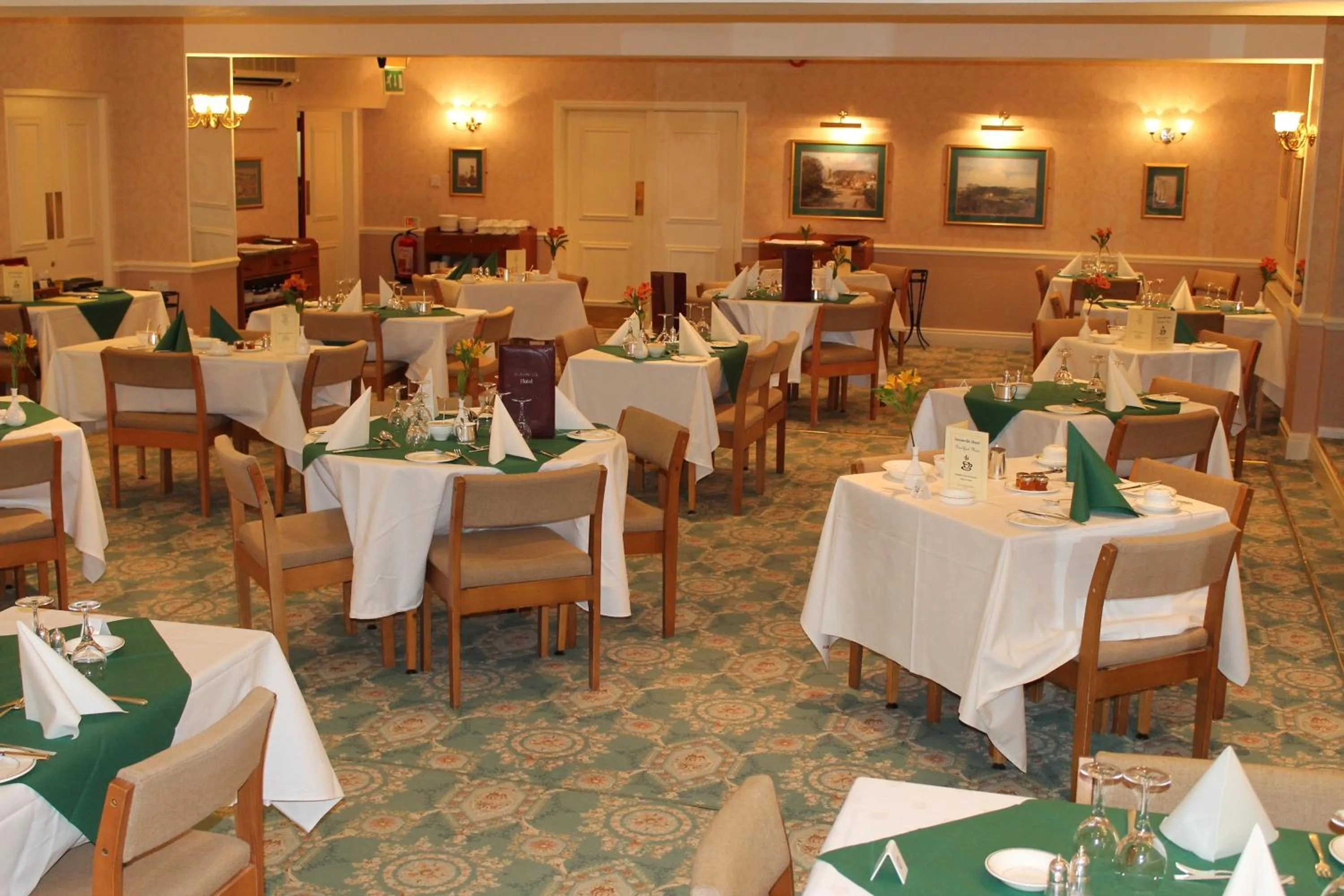 Dining area in Saxonville Hotel