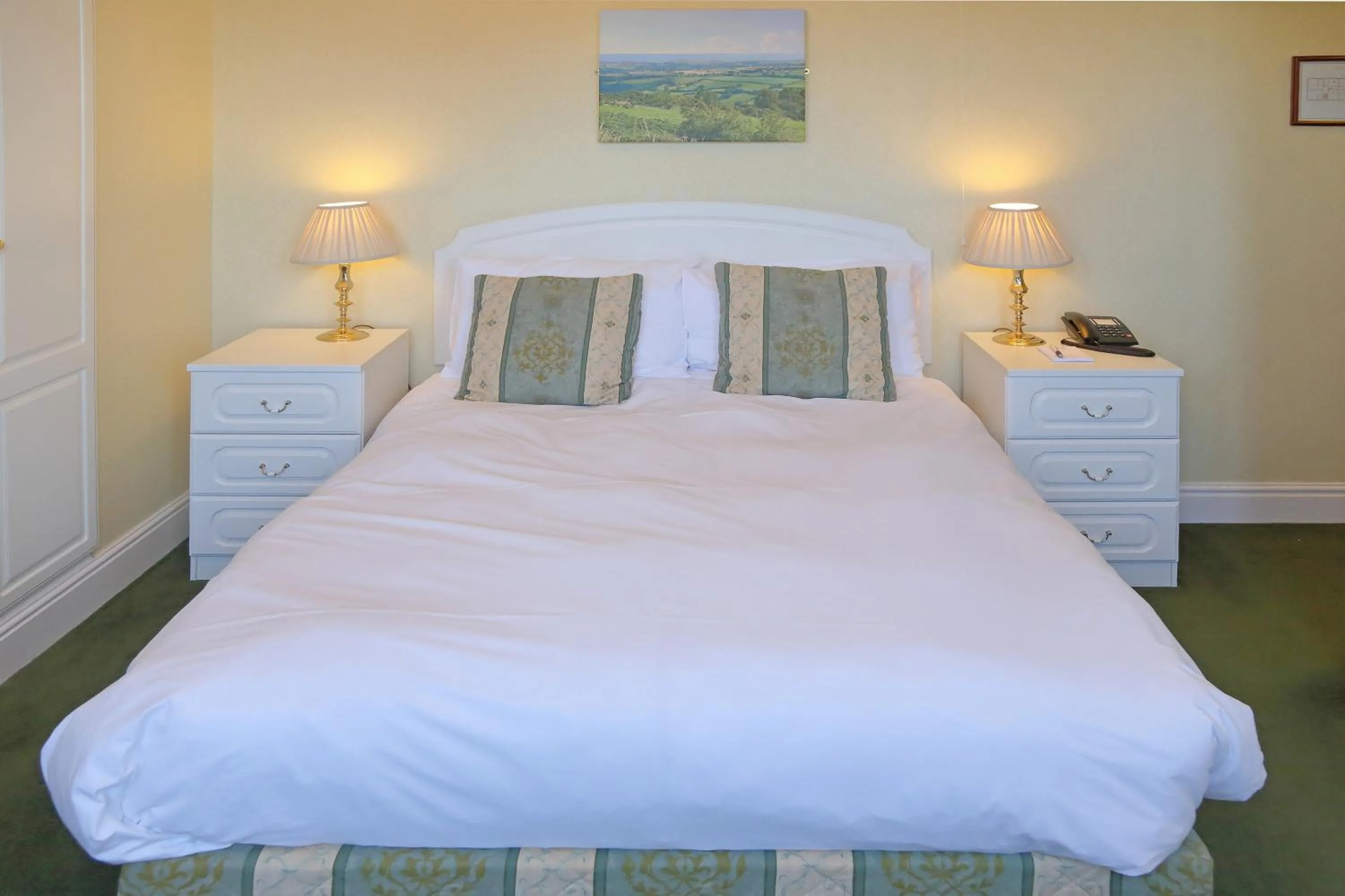 Bed in Saxonville Hotel