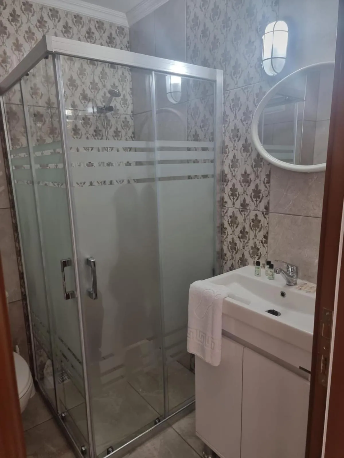 Shower in Hotel First Class Didim