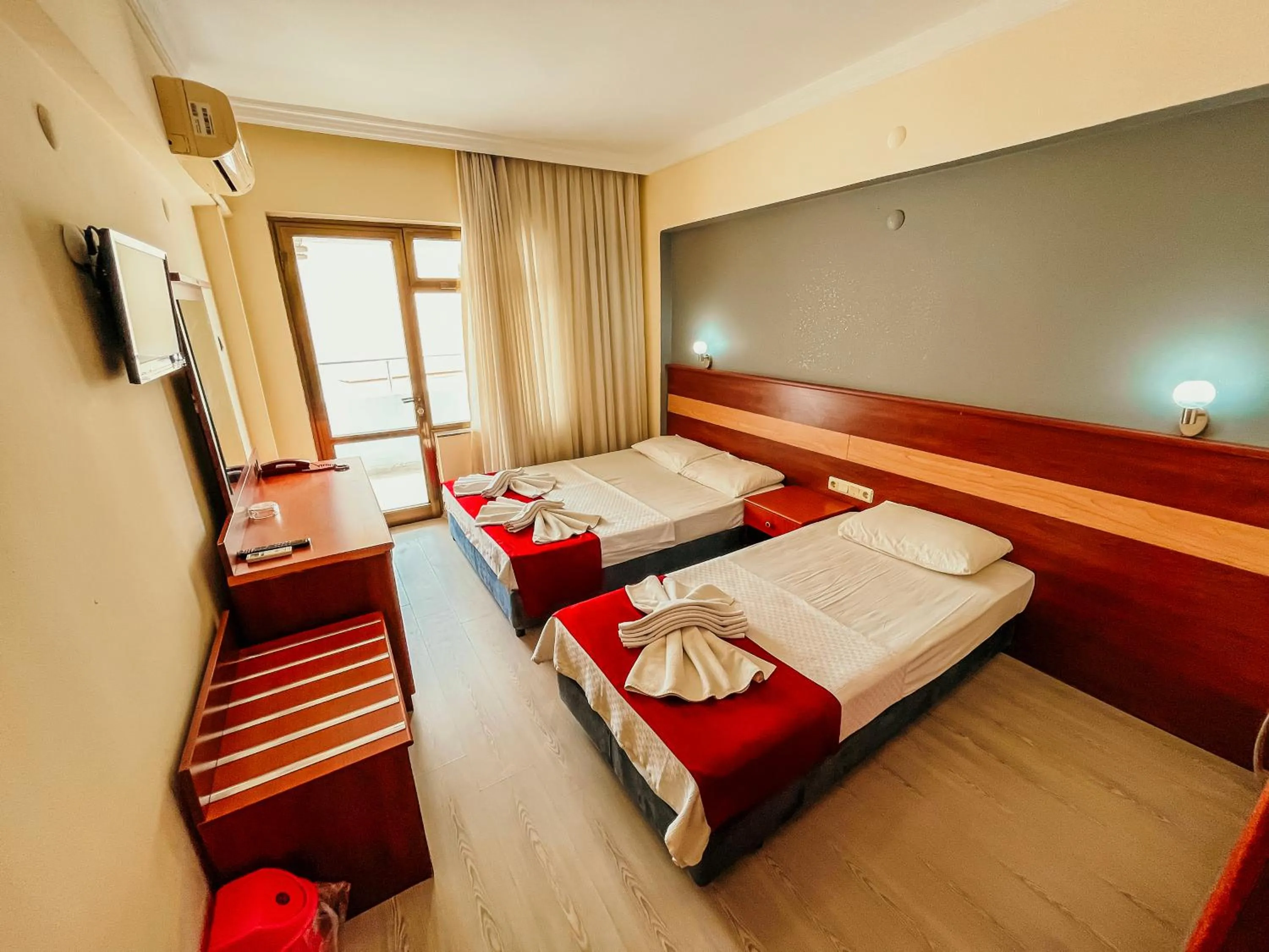 Communal lounge/ TV room, Bed in Hotel First Class Didim