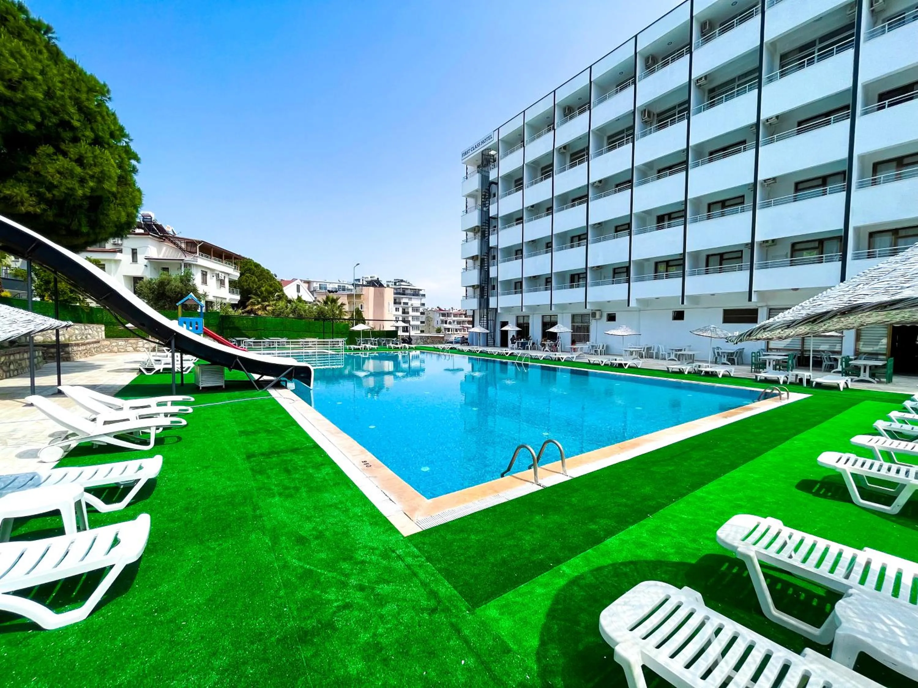 Swimming pool in Hotel First Class Didim