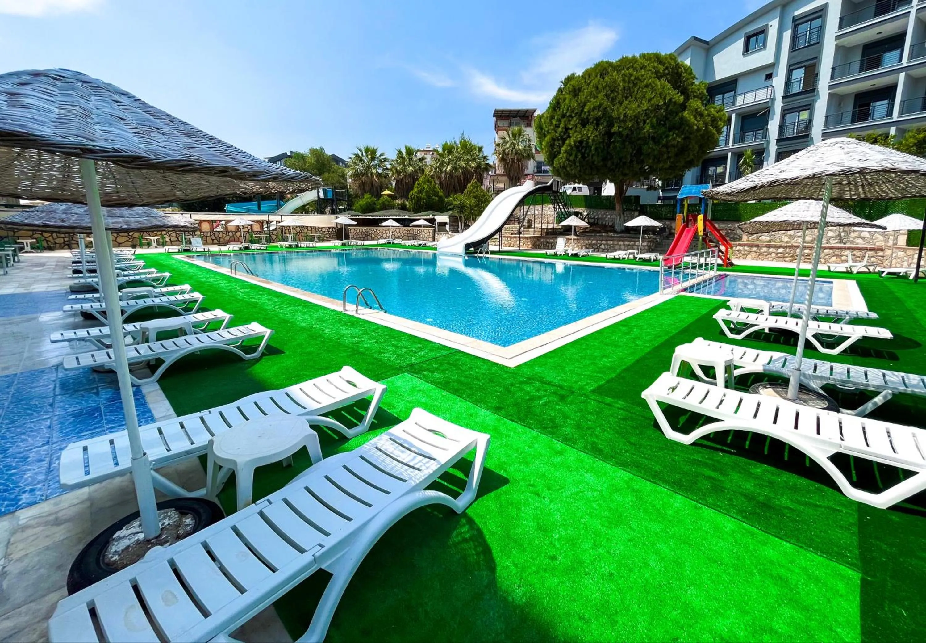 Swimming pool in Hotel First Class Didim