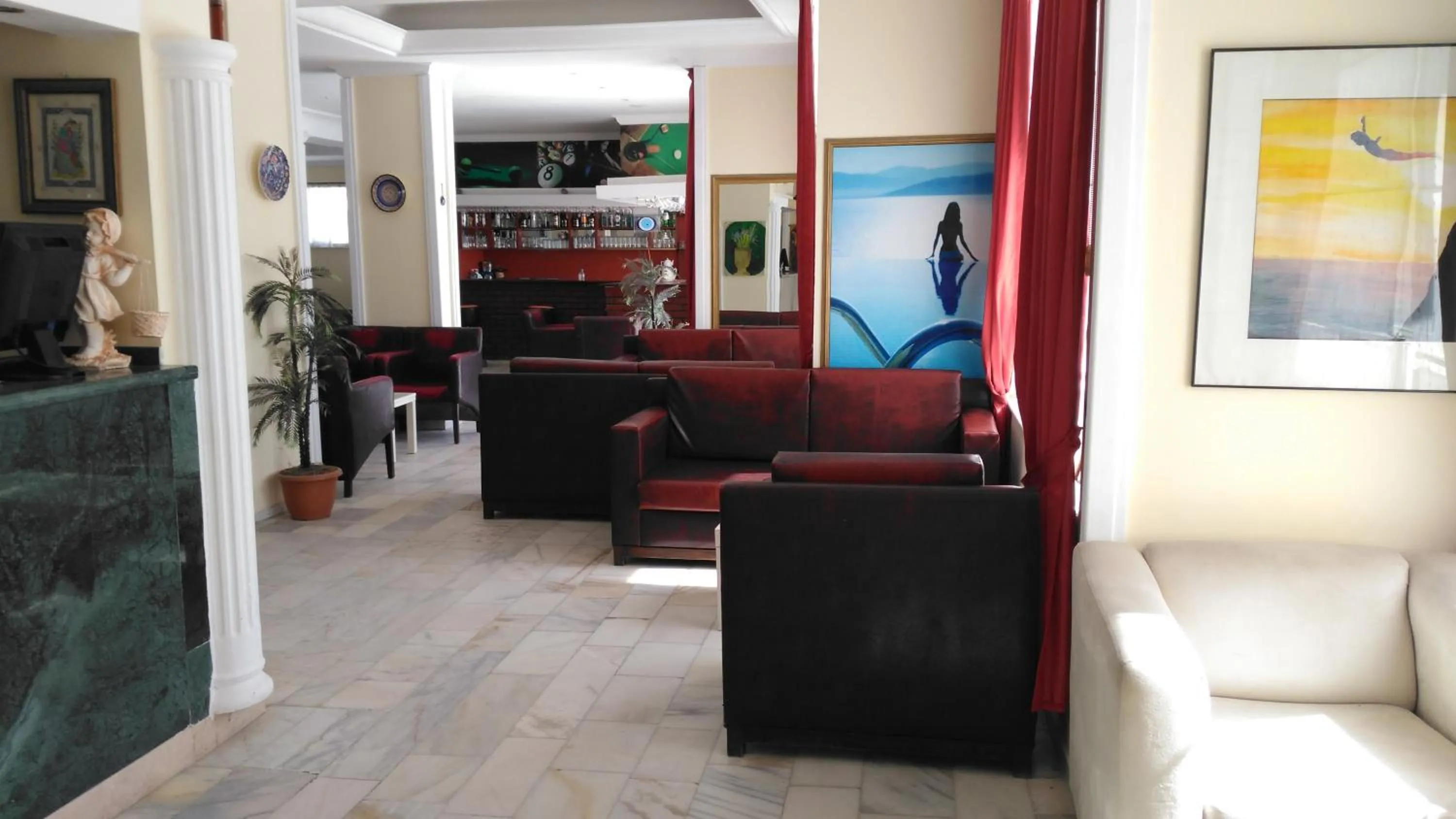 Communal lounge/ TV room in Hotel First Class Didim