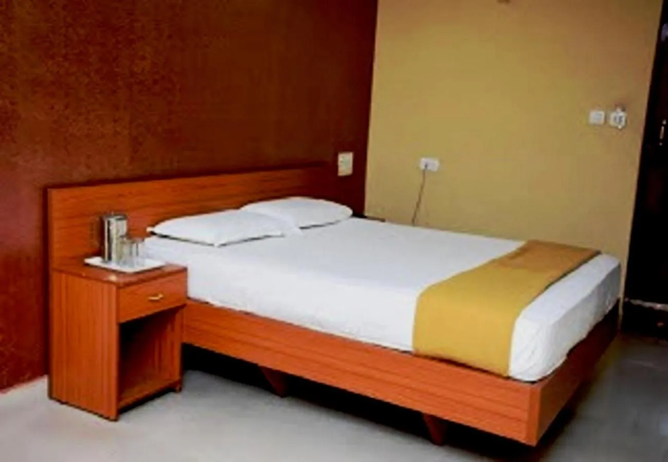 Coffee/tea facilities, Bed in Hotel Surya Residency Majestic