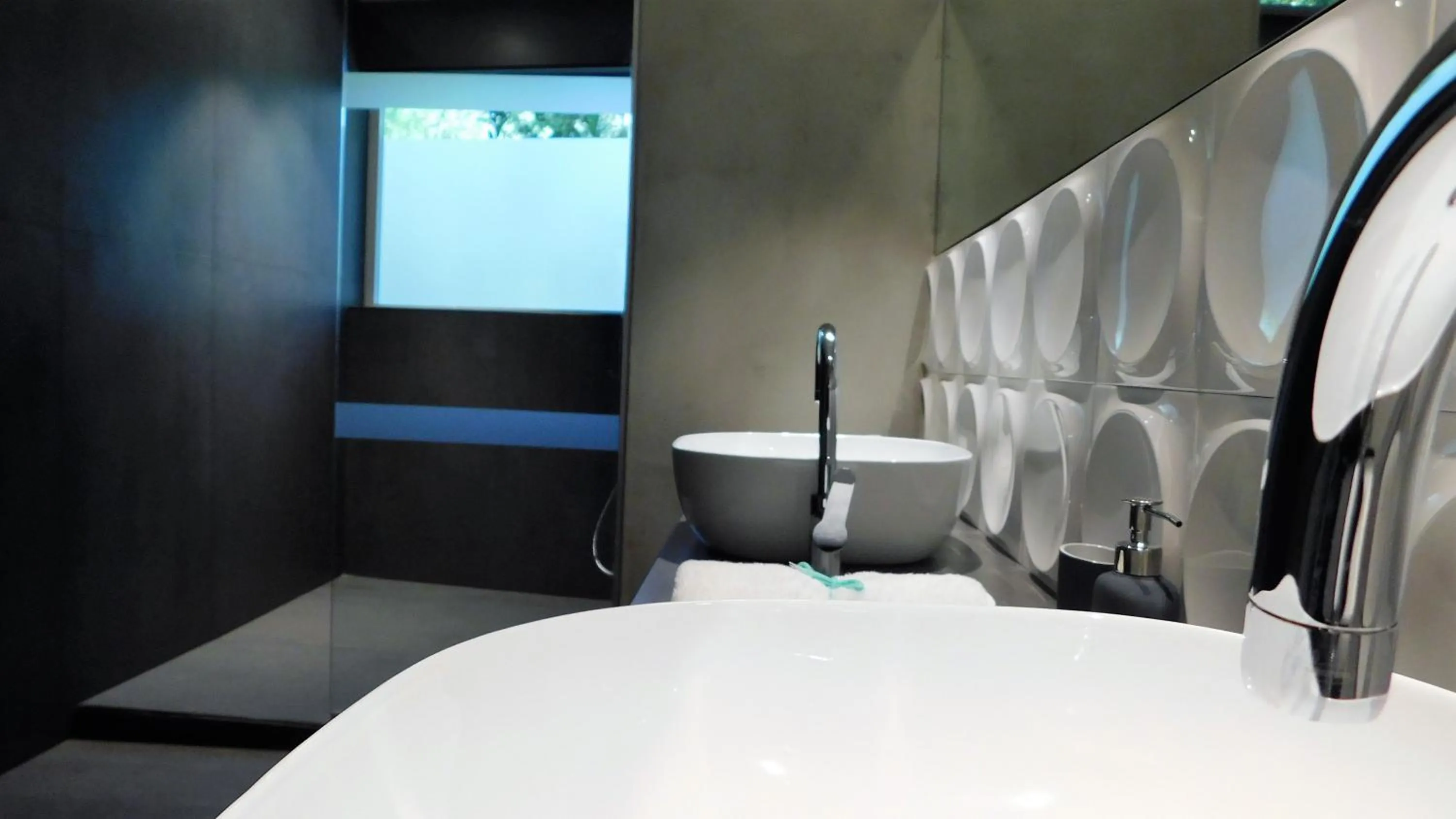 Shower in 101 Adrianou Apartments