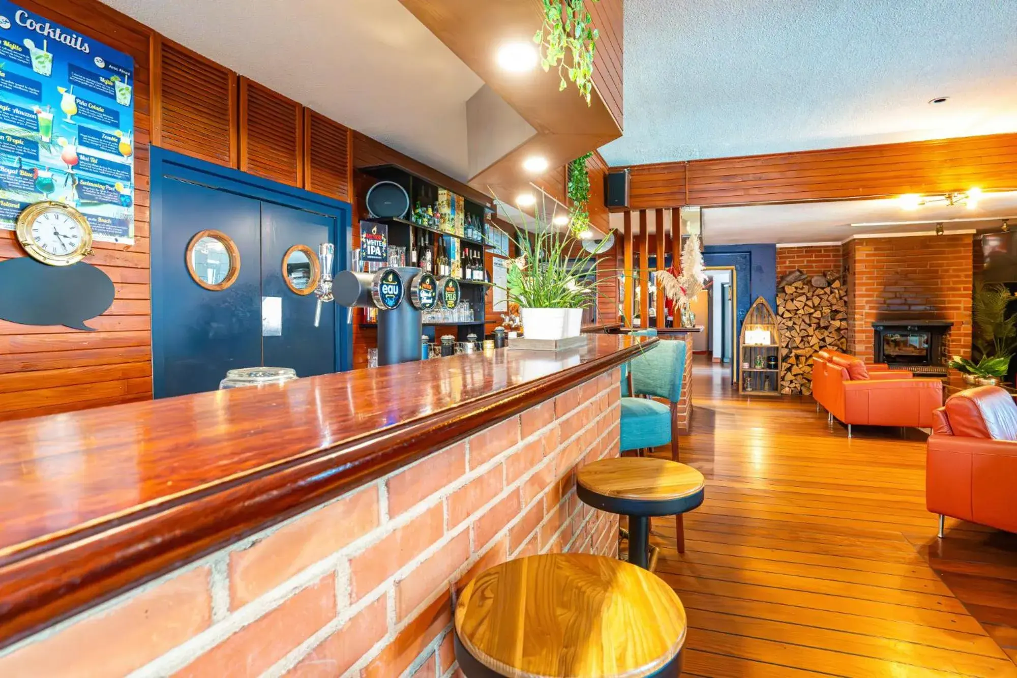 Lounge or bar in Hotel Restaurant Argos, Strasbourg Nord Lounge or bar in Hotel Restaurant Argos, Strasbourg Nord