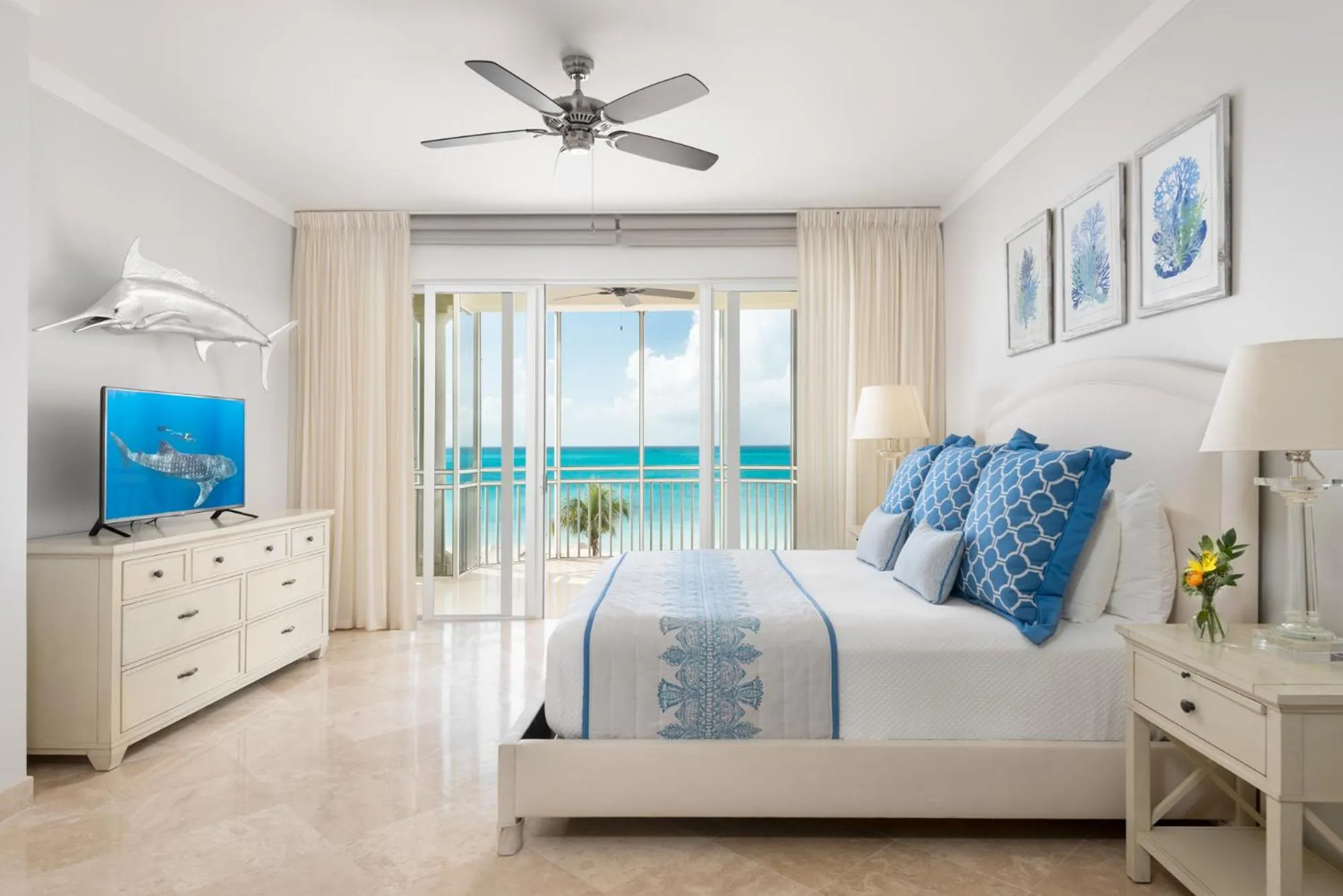 Bedroom, Bed in The Venetian on Grace Bay