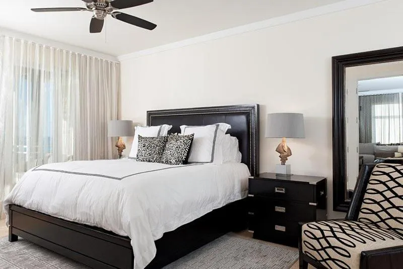 Bedroom, Bed in The Venetian on Grace Bay