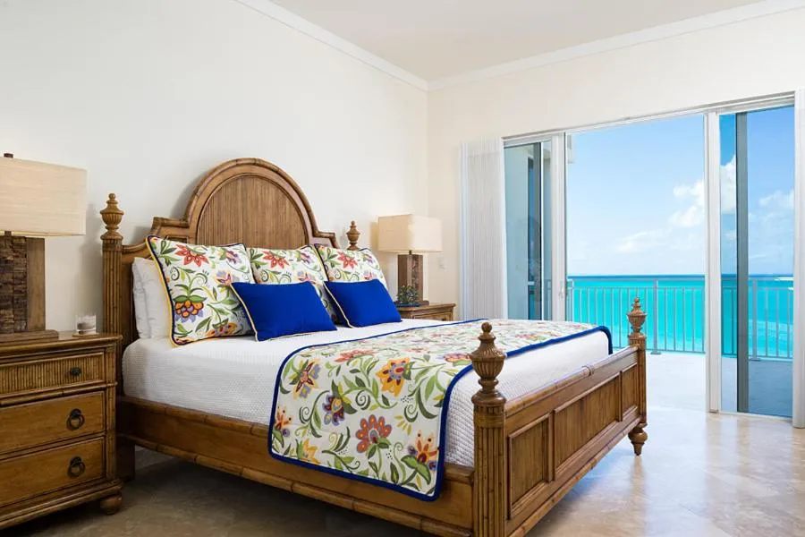 Bedroom, Bed in The Venetian on Grace Bay