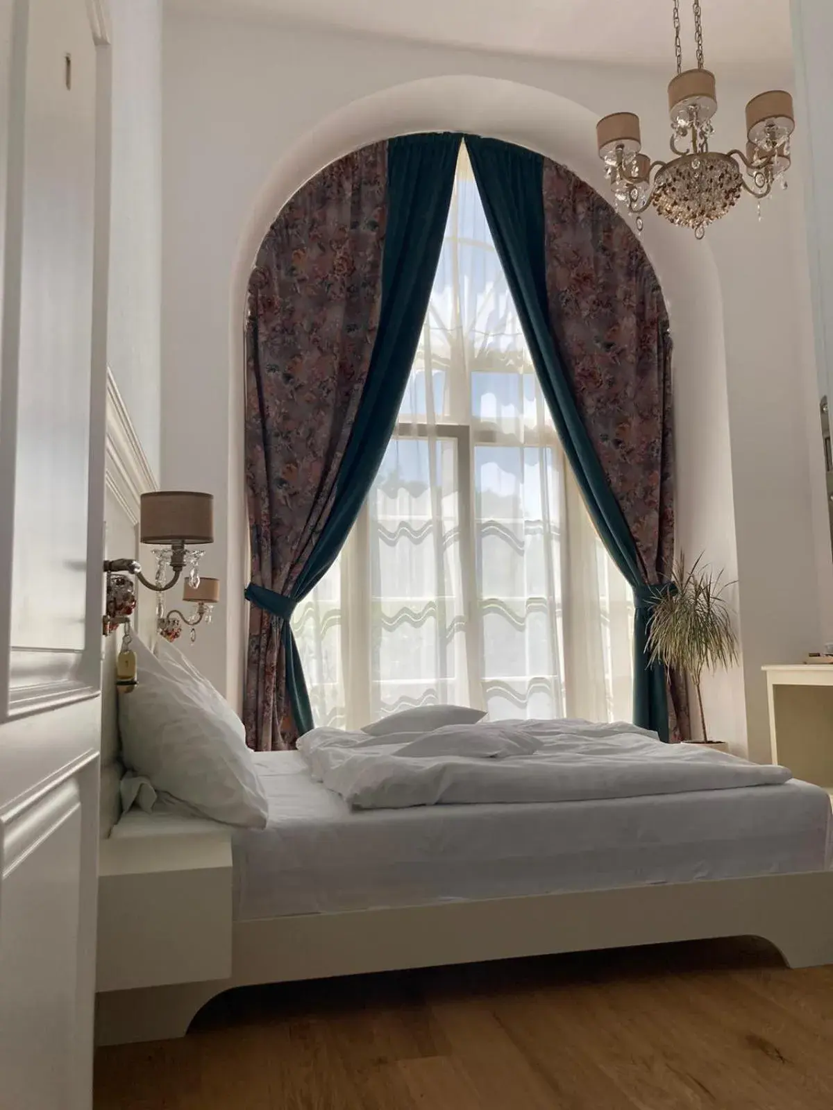 Deluxe Room (2 Adults + 1 Child) in Palatul Brukenthal Avrig Deluxe Room (2 Adults + 1 Child) in Palatul Brukenthal Avrig