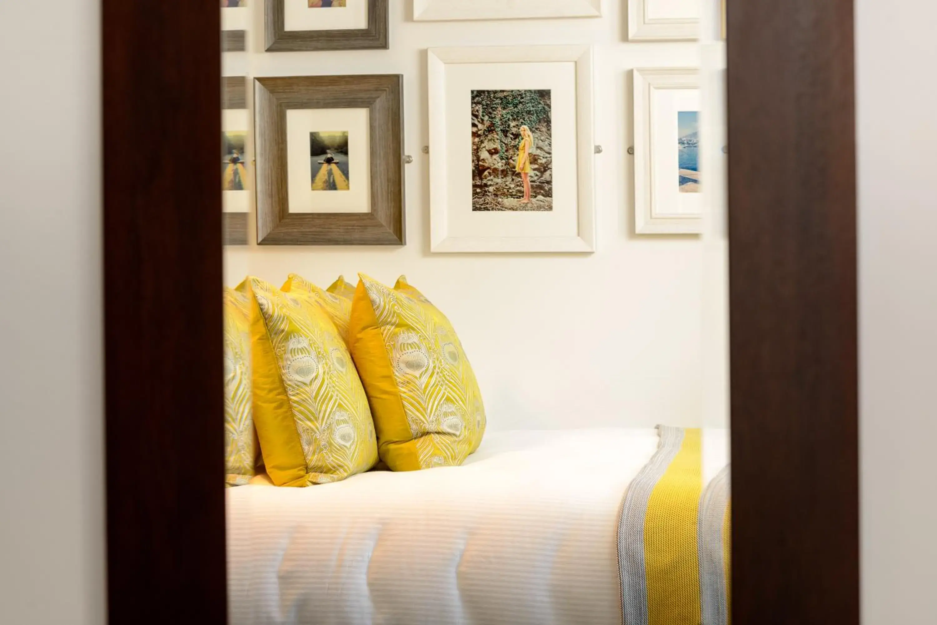 Bedroom, Bed in Black Ivy Bedroom, Bed in Black Ivy