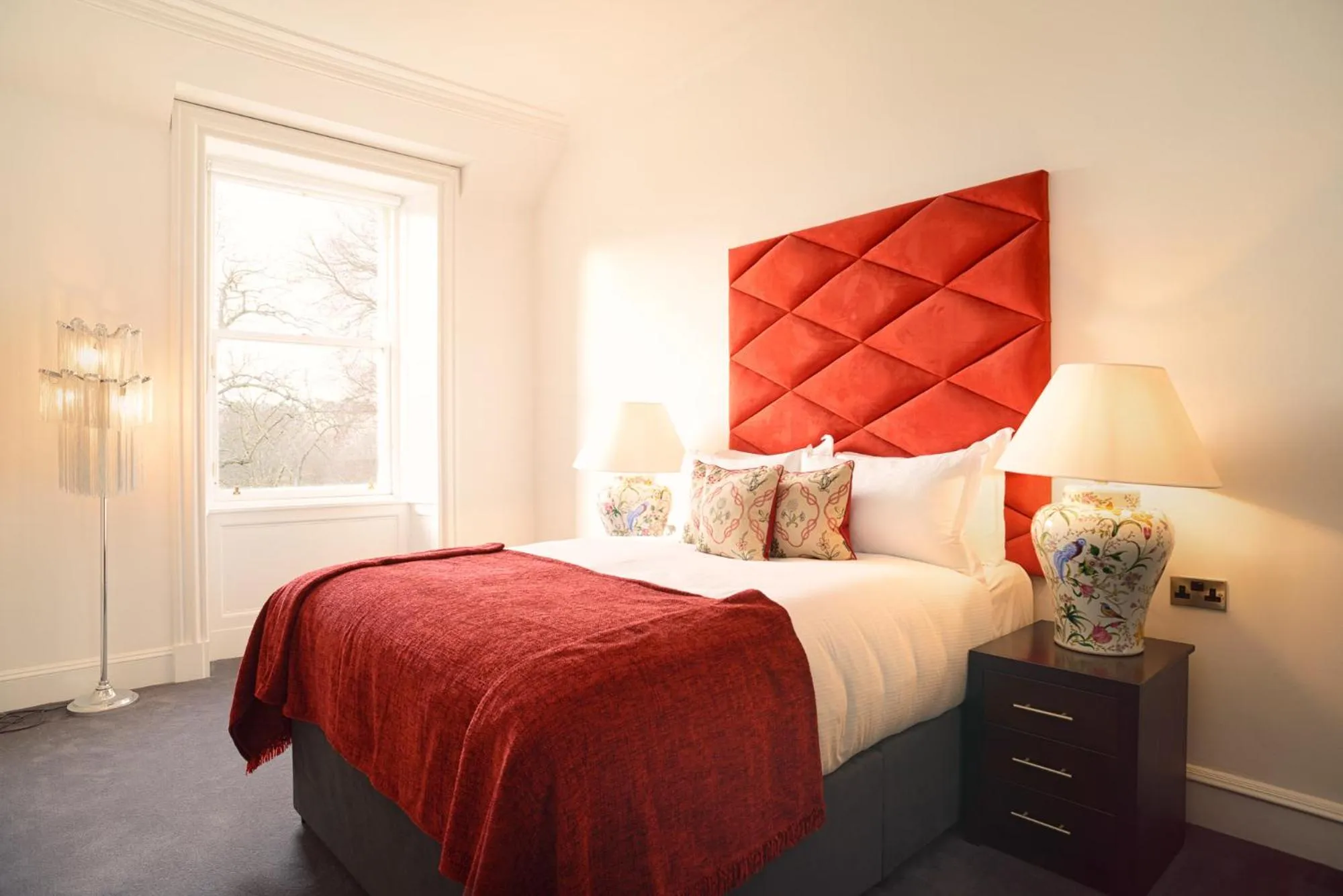 Bedroom, Bed in Black Ivy