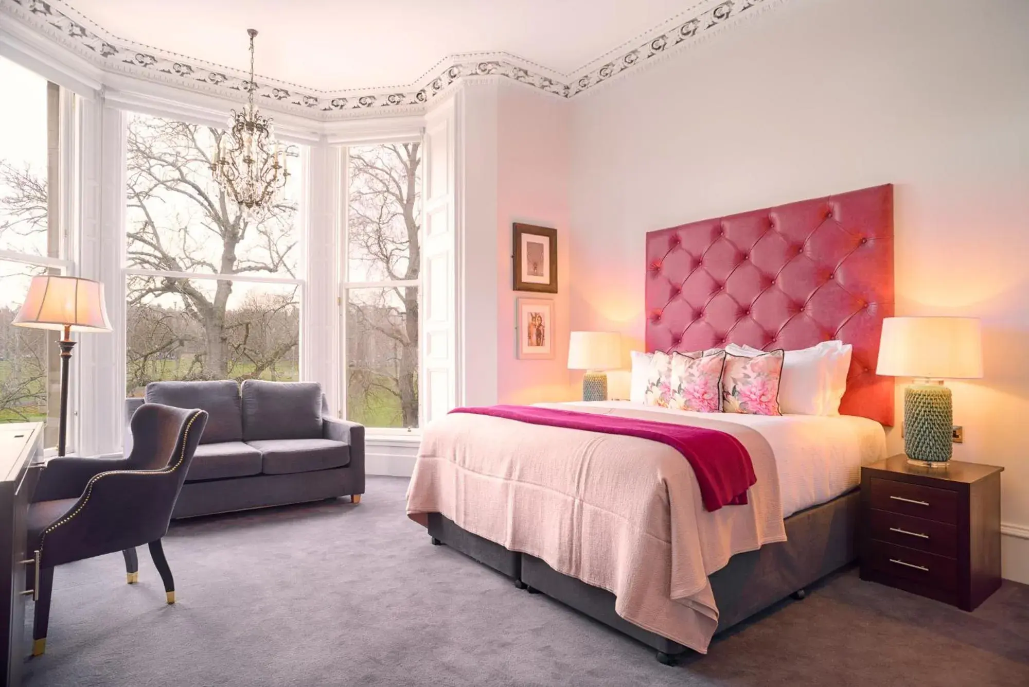 Bedroom, Bed in Black Ivy Bedroom, Bed in Black Ivy