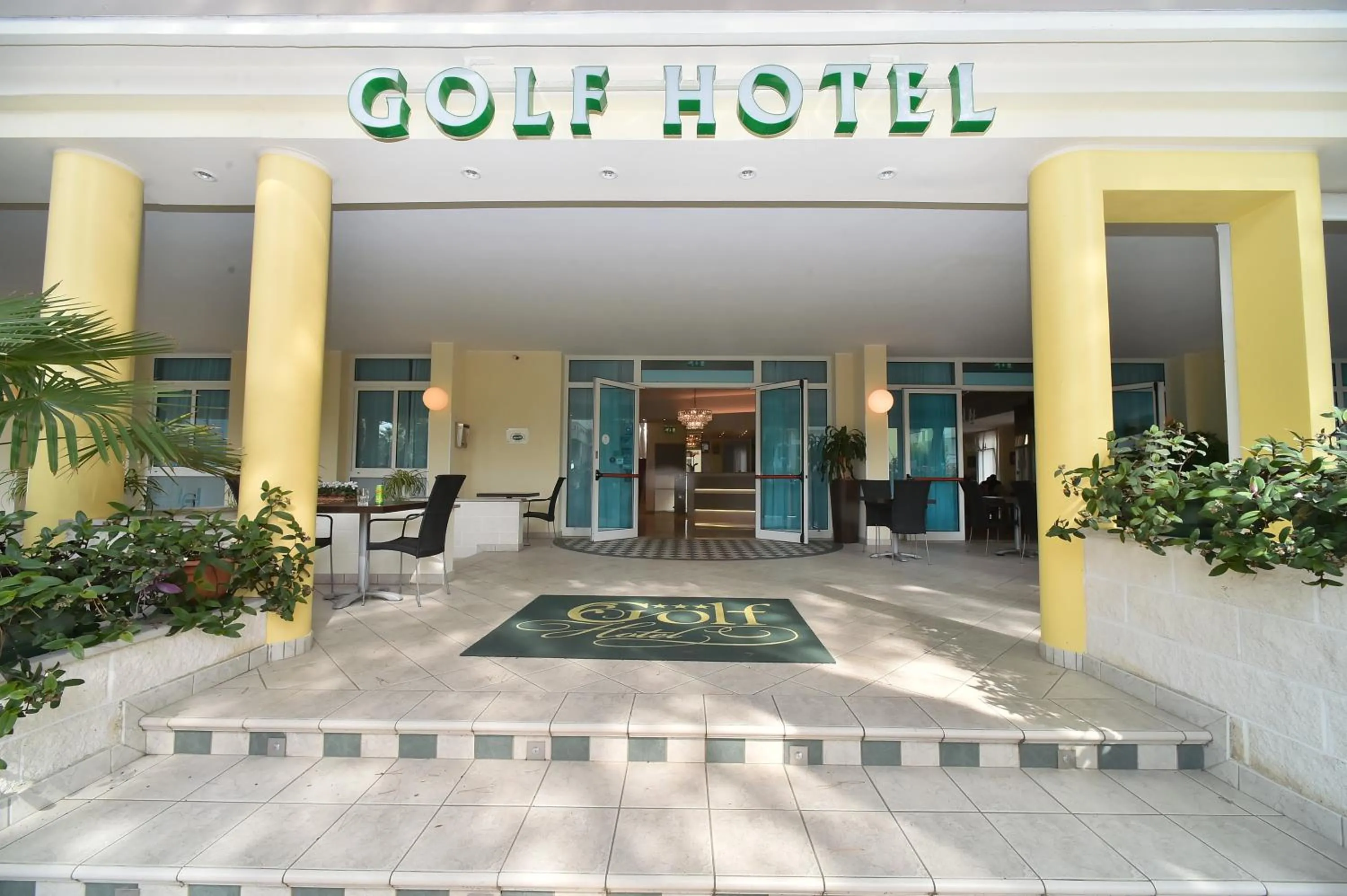 Facade/entrance in Hotel Golf ***S