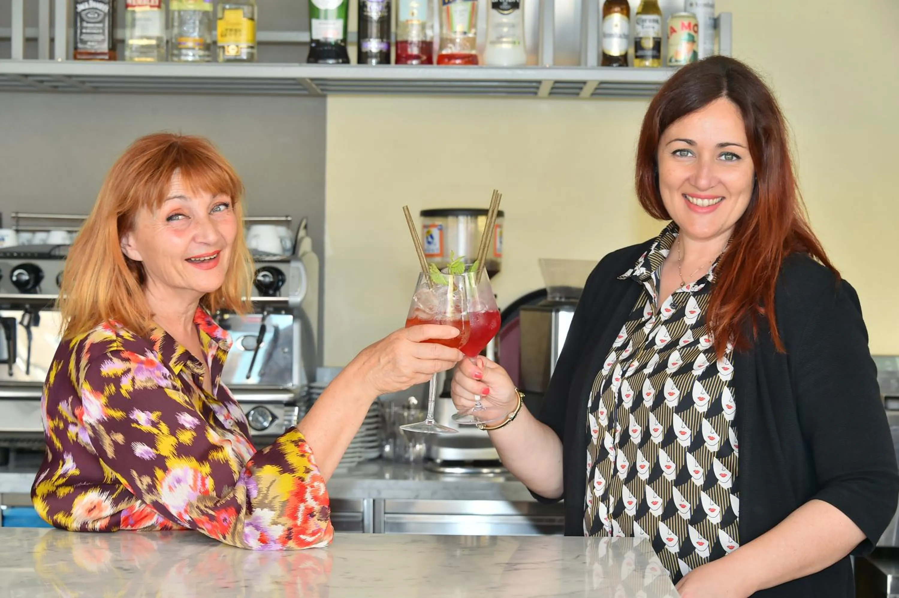 People in Hotel Golf ***S